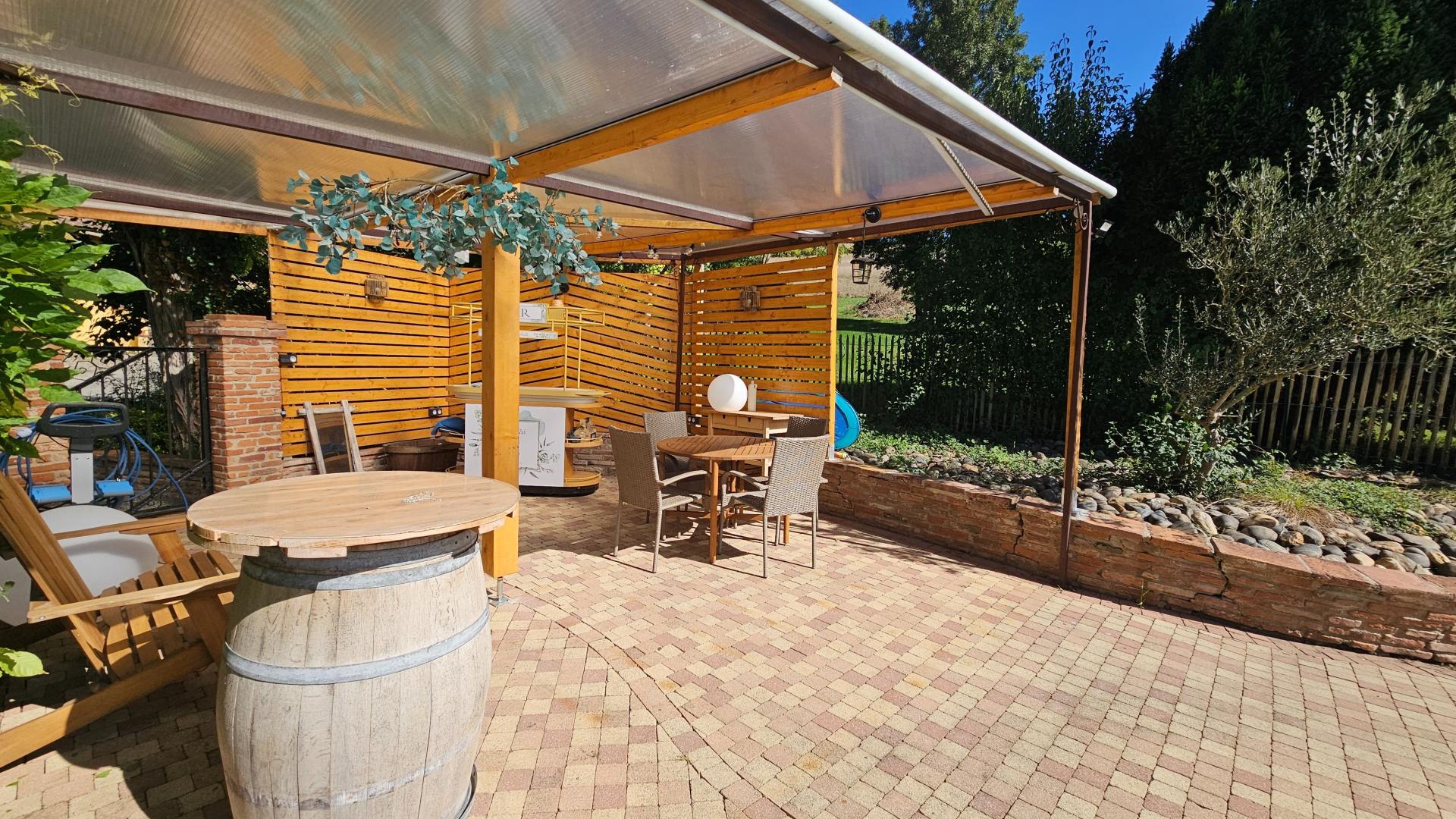 Photo 10 of the listing.