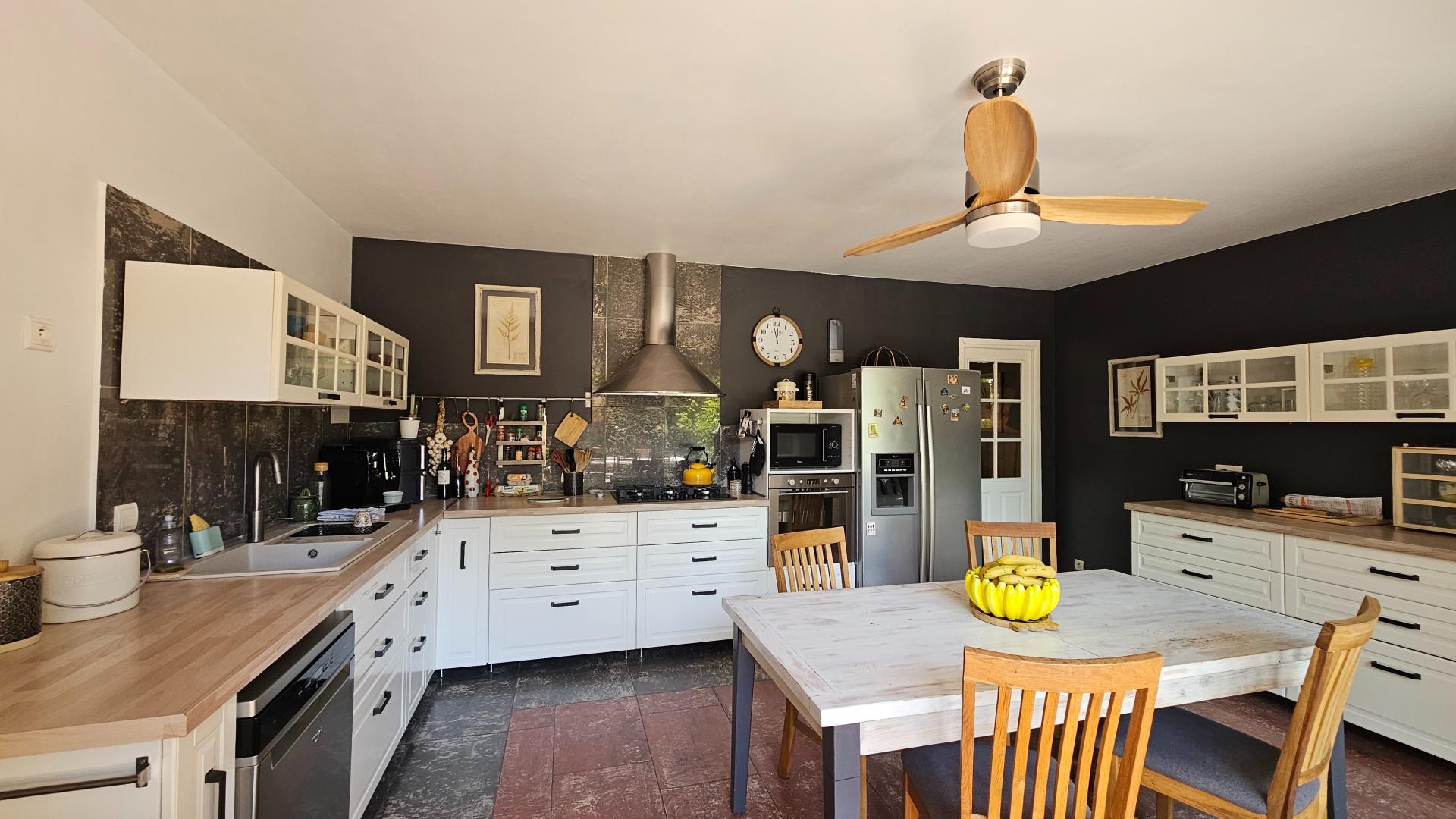 Photo 6 of the listing.