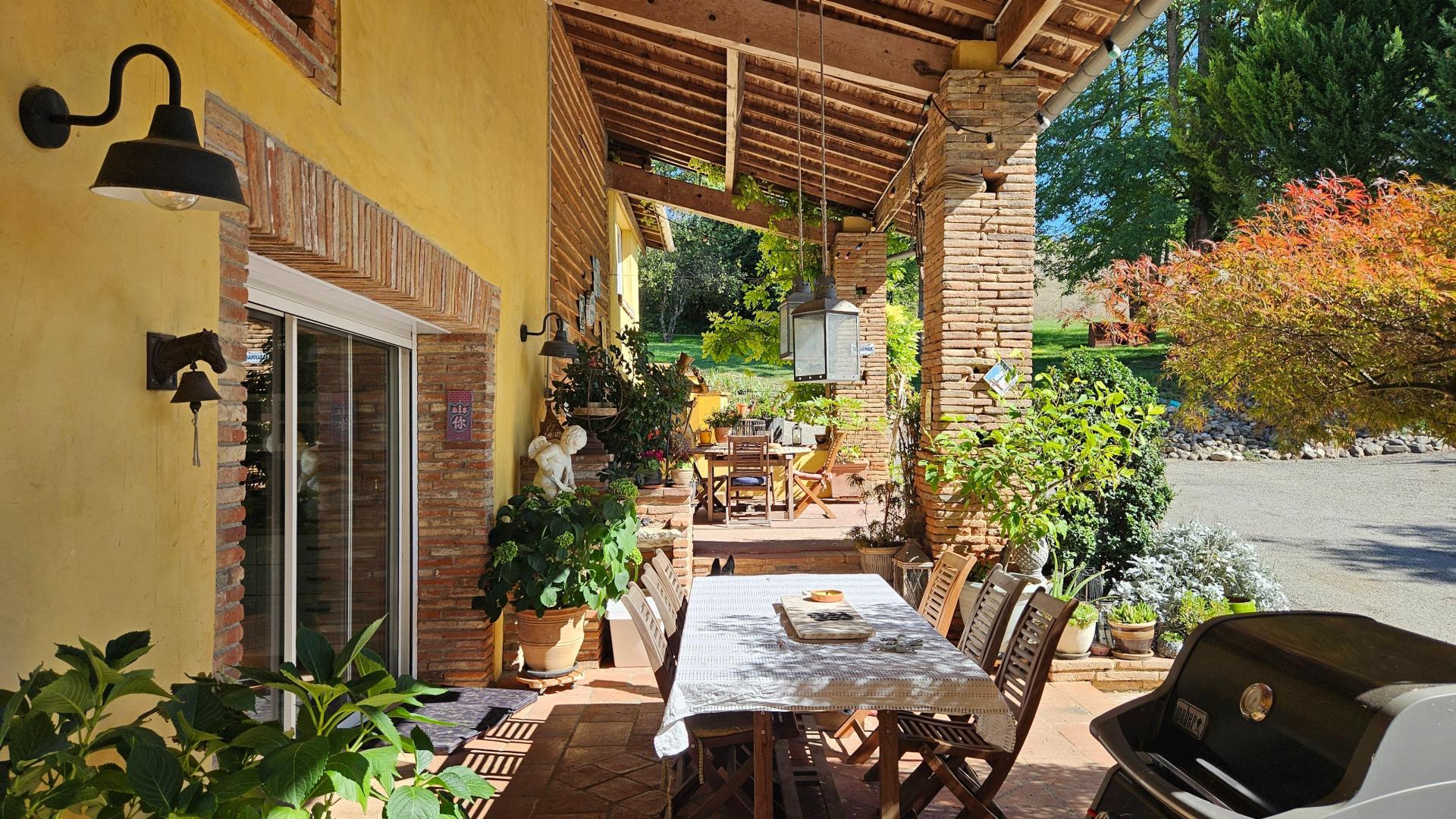 Photo 5 of the listing.