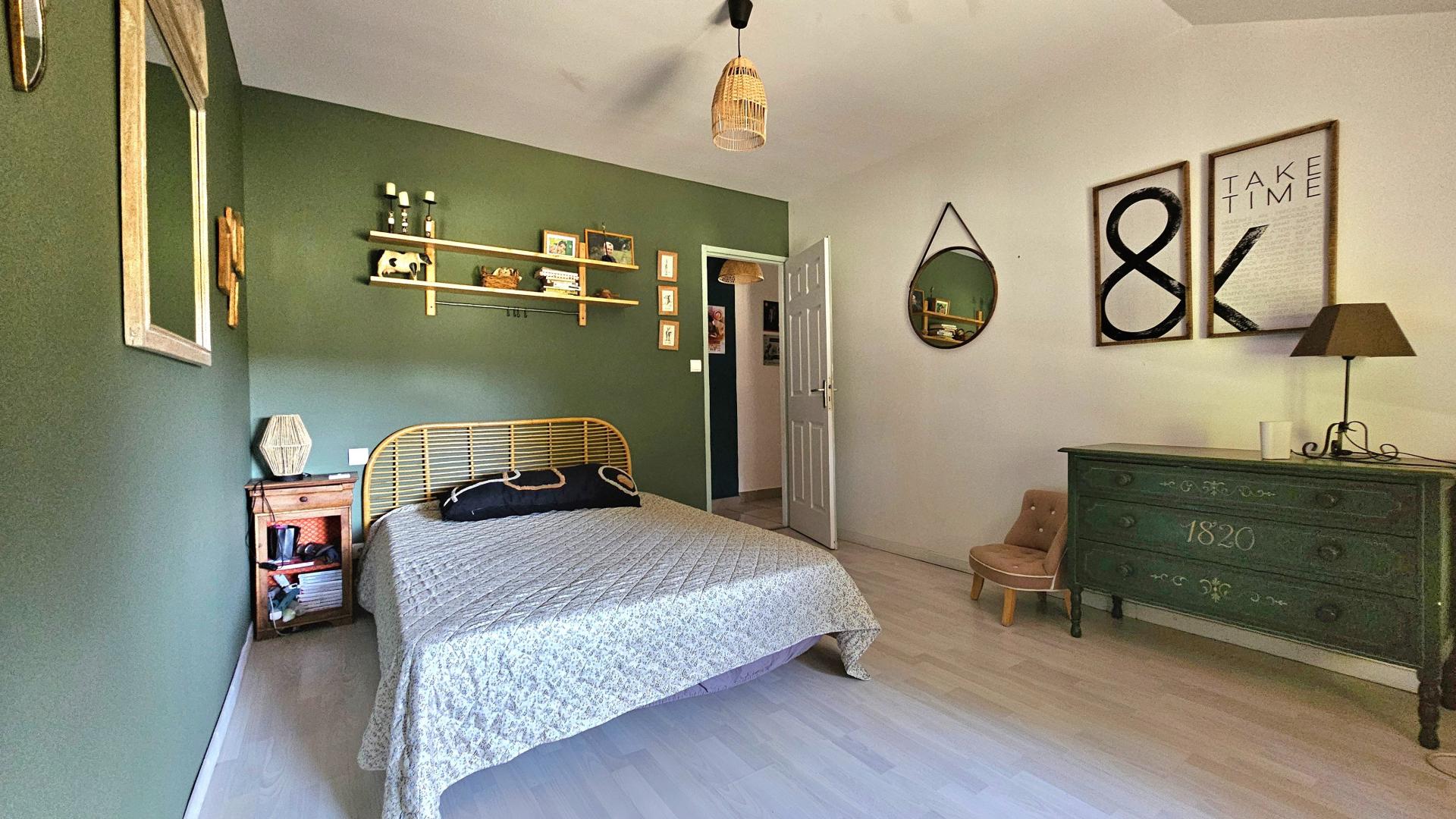 Photo 14 of the listing.