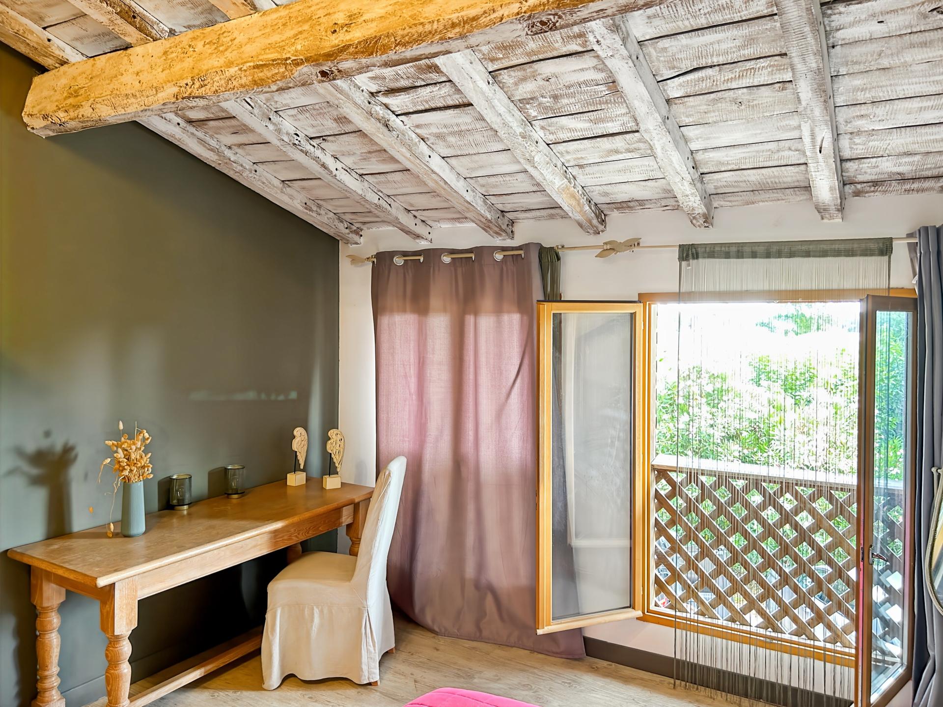 Photo 5 of the listing.