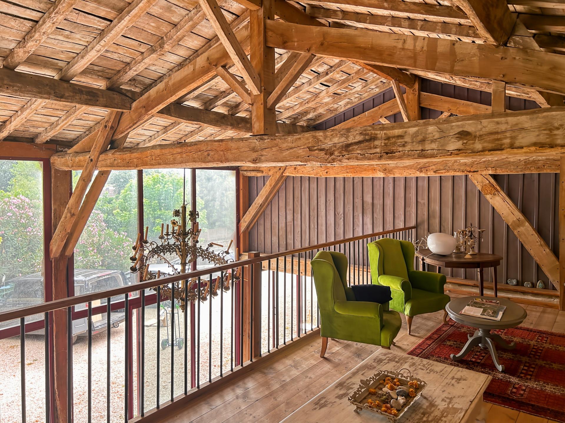 Photo 2 of the listing.