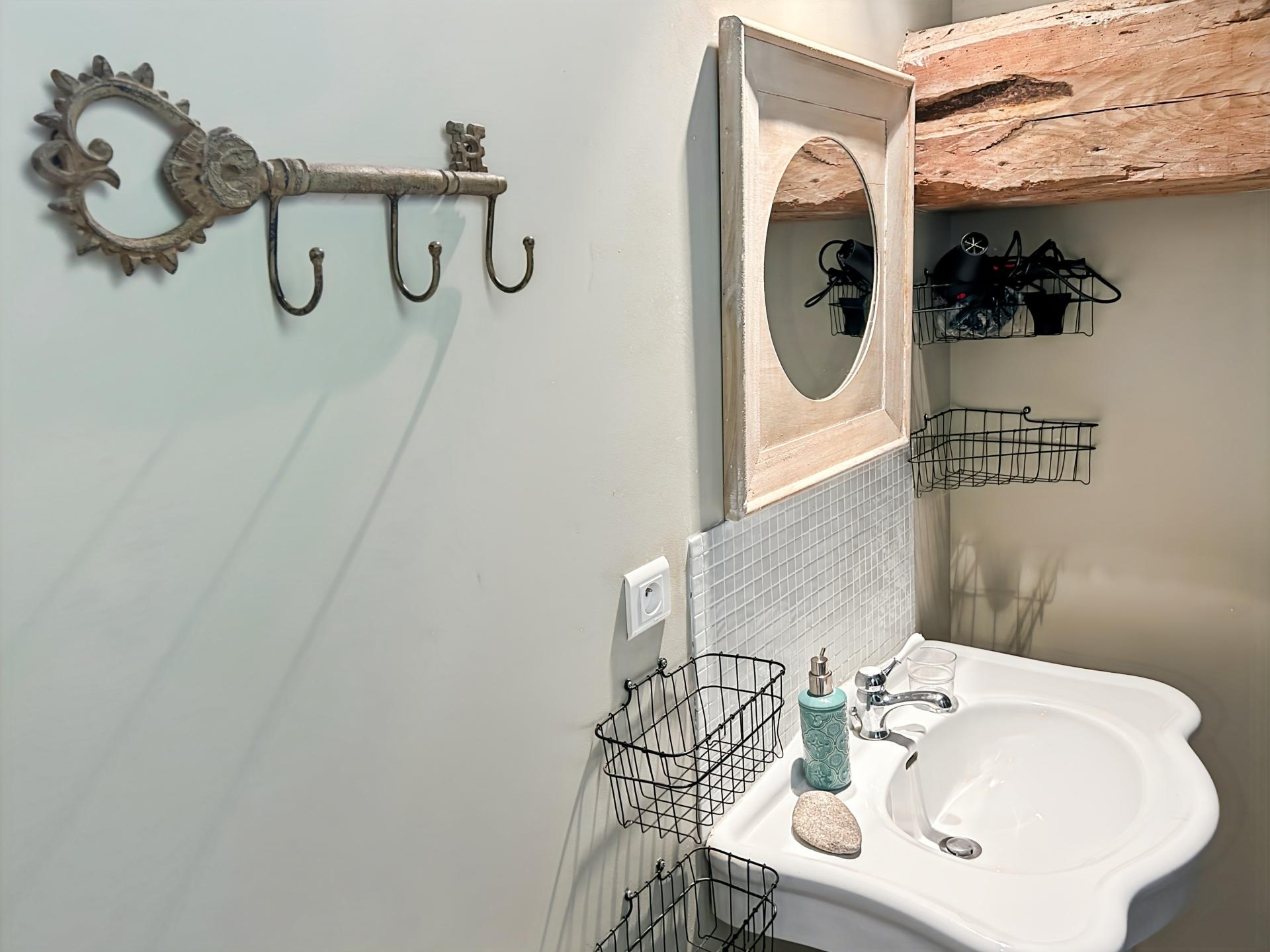 Photo 4 of the listing.