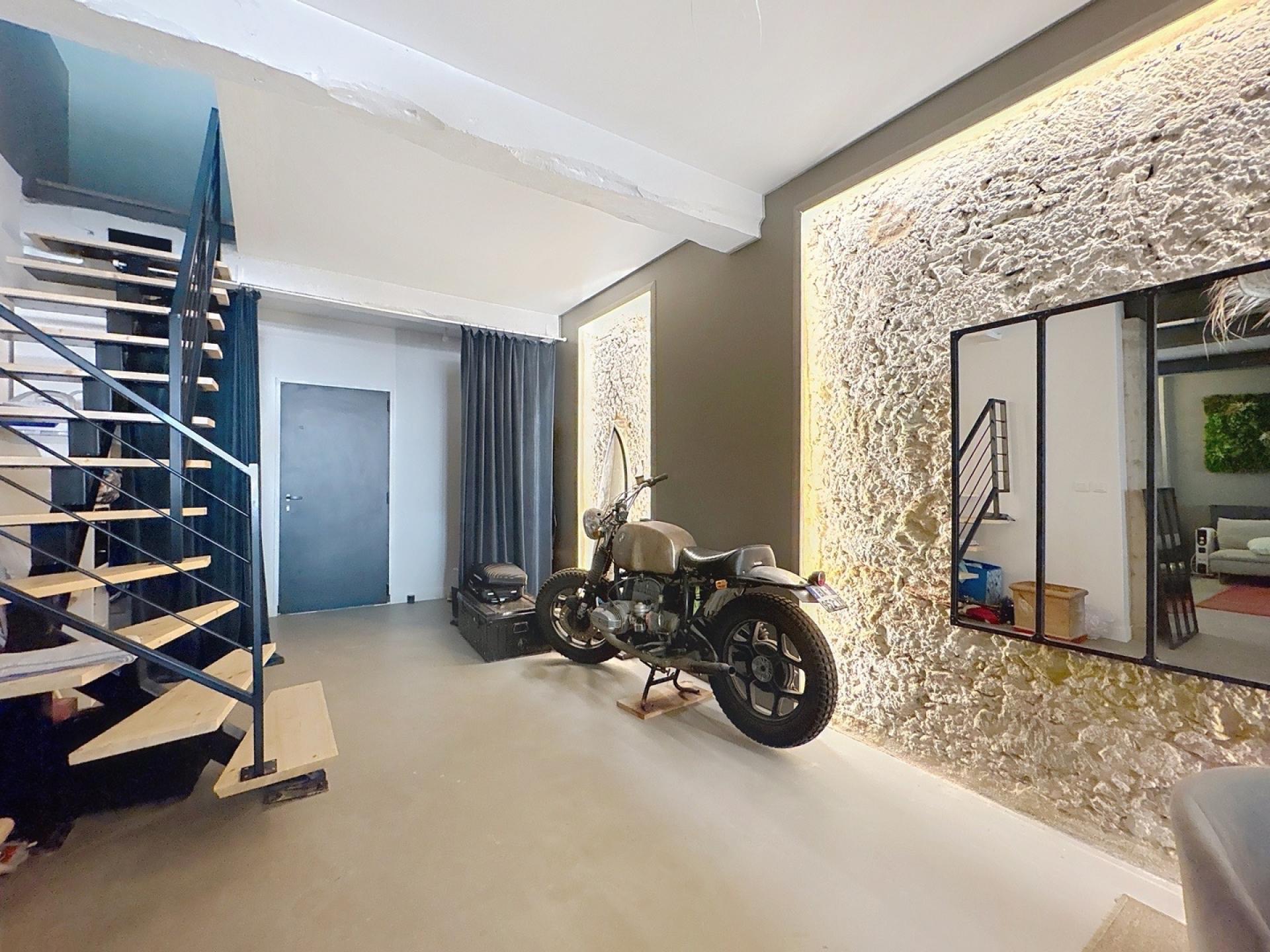 Photo 2 of the listing.