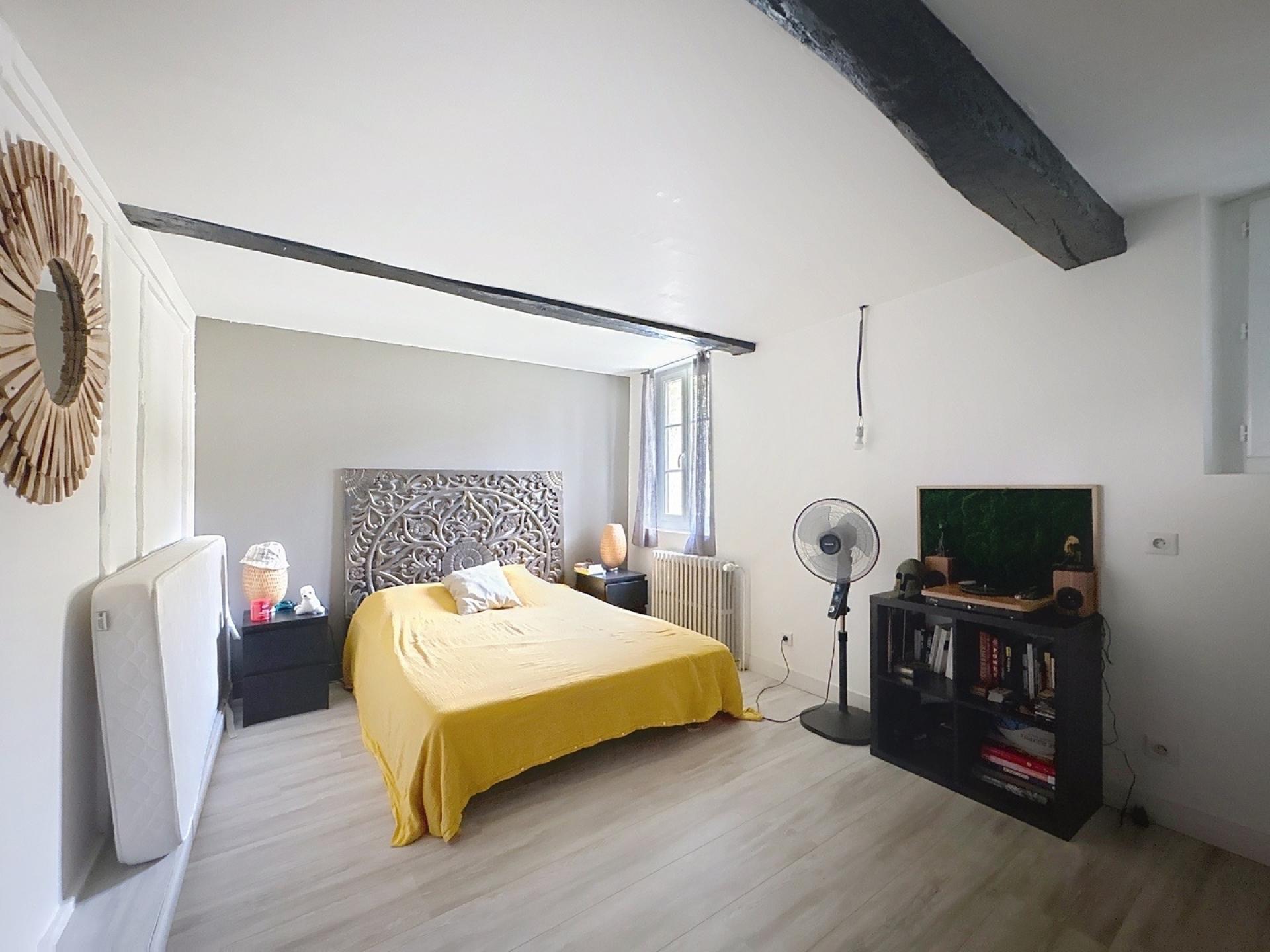 Photo 6 of the listing.