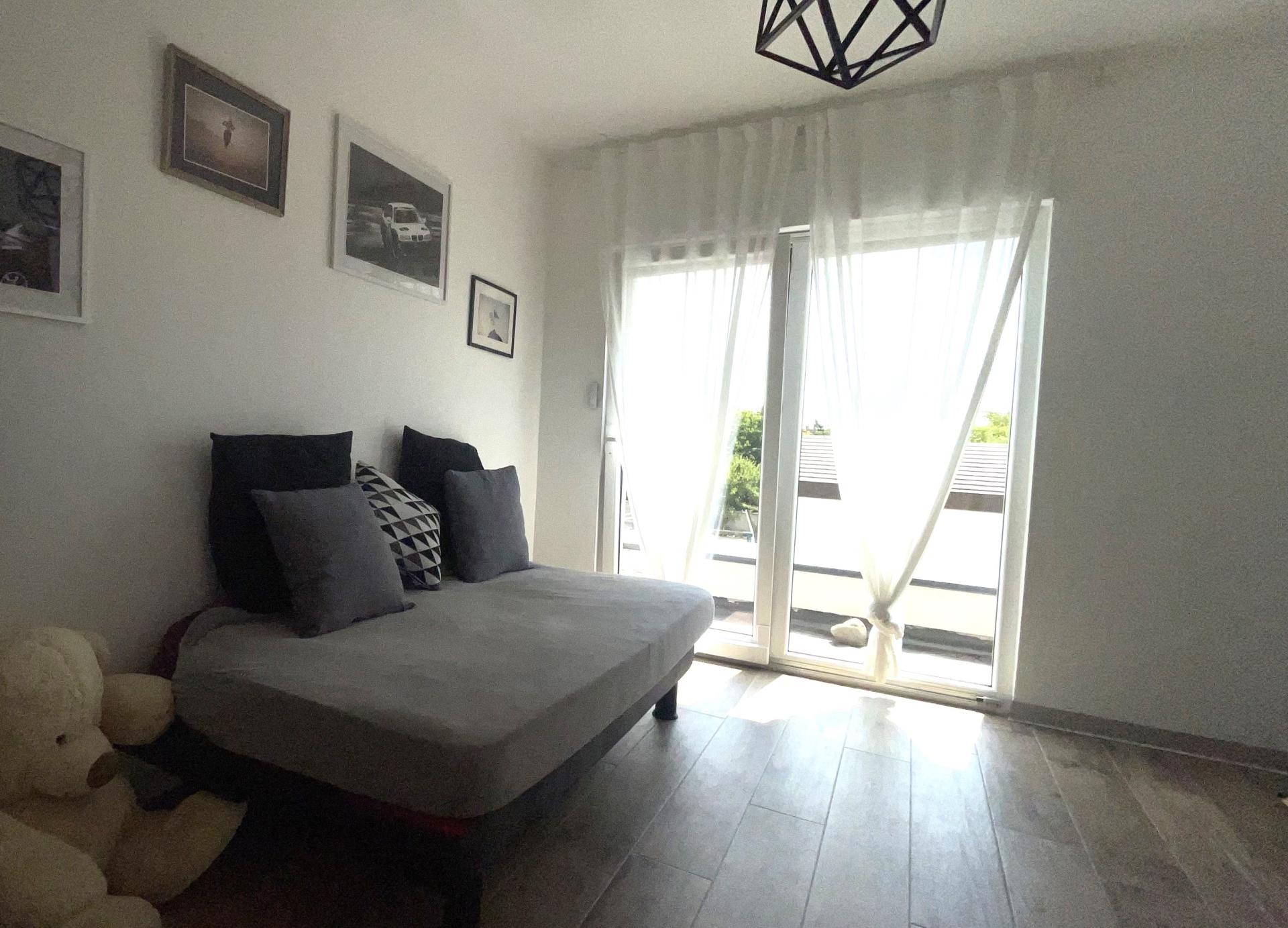 Photo 10 of the listing.