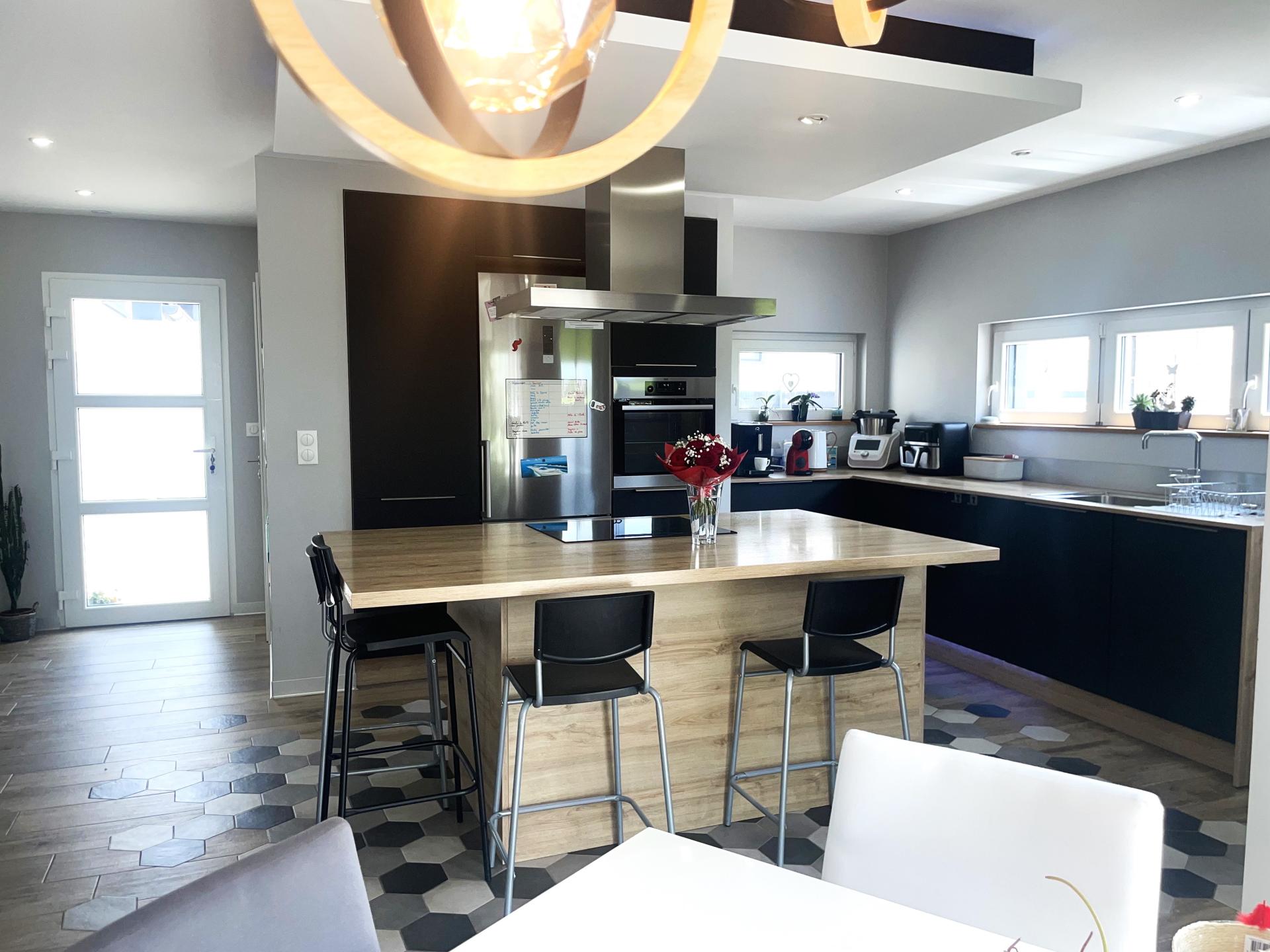 Photo 2 of the listing.