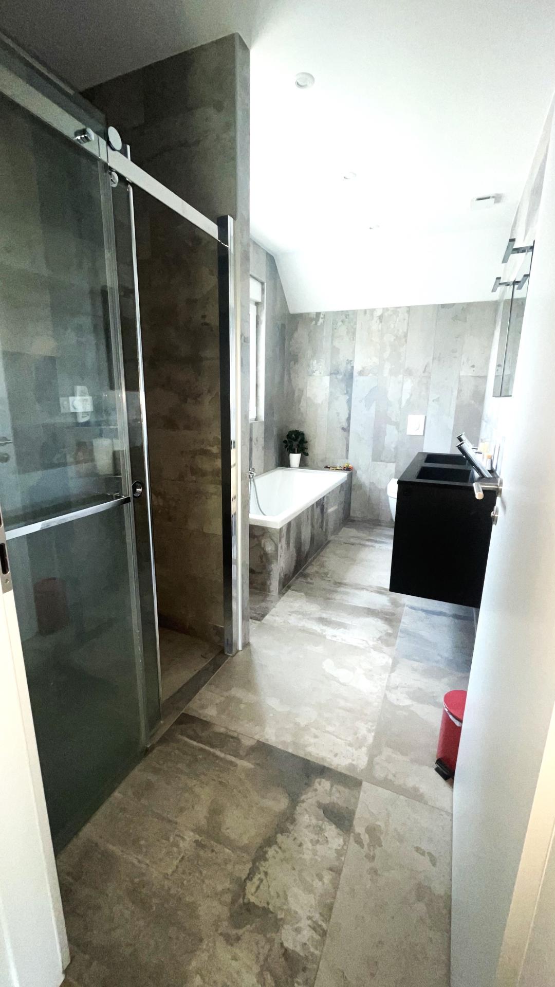 Photo 9 of the listing.