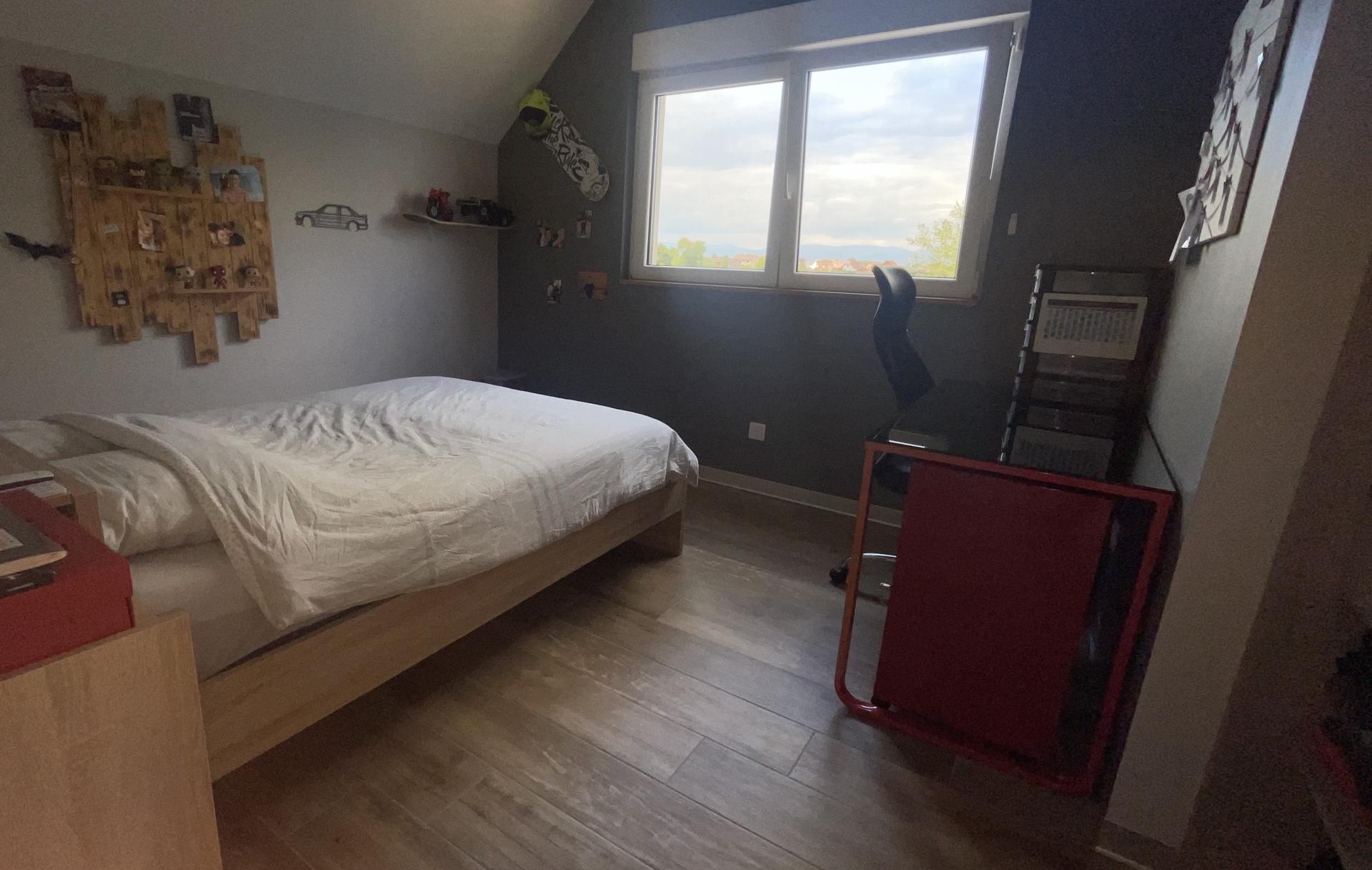 Photo 8 of the listing.