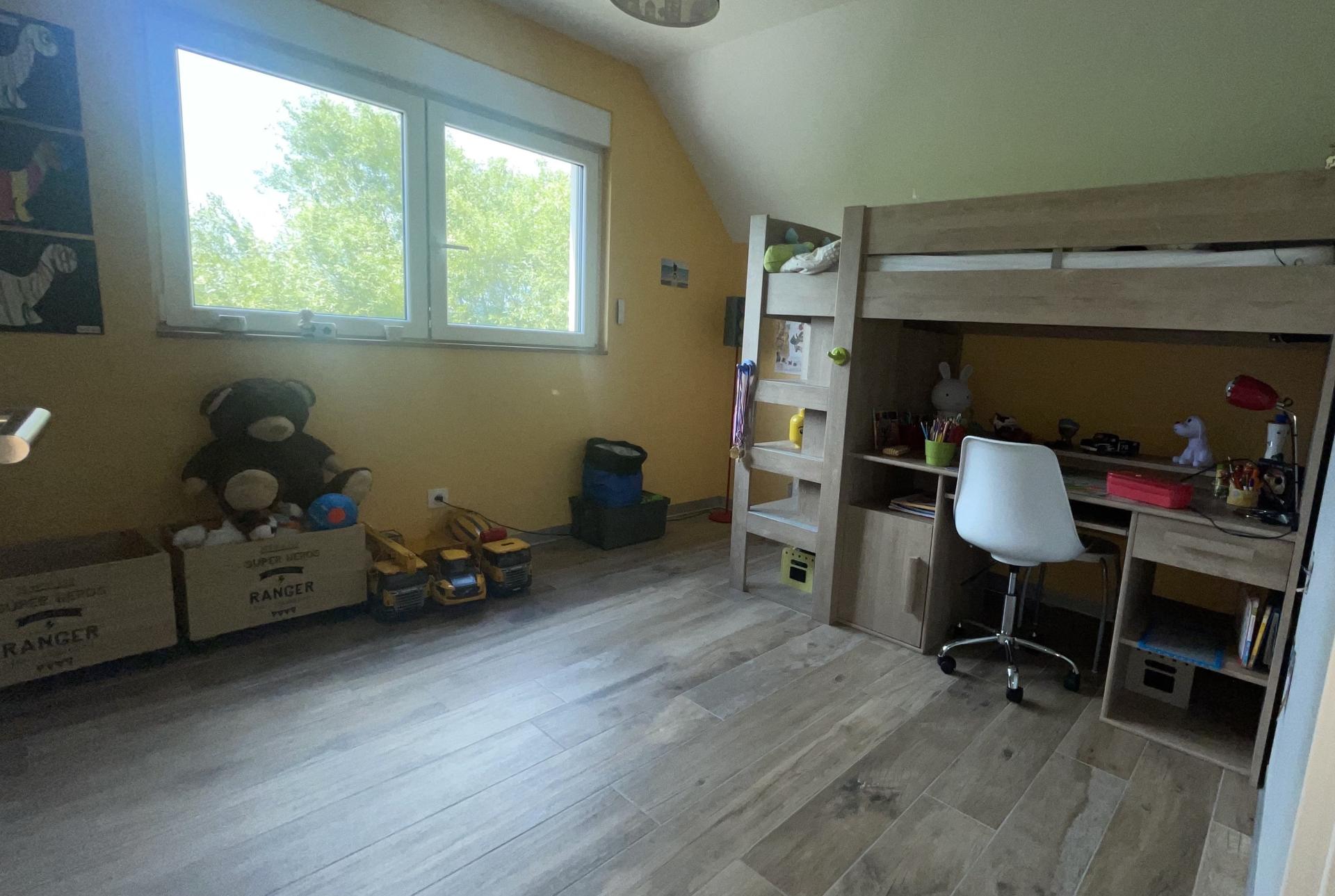 Photo 11 of the listing.