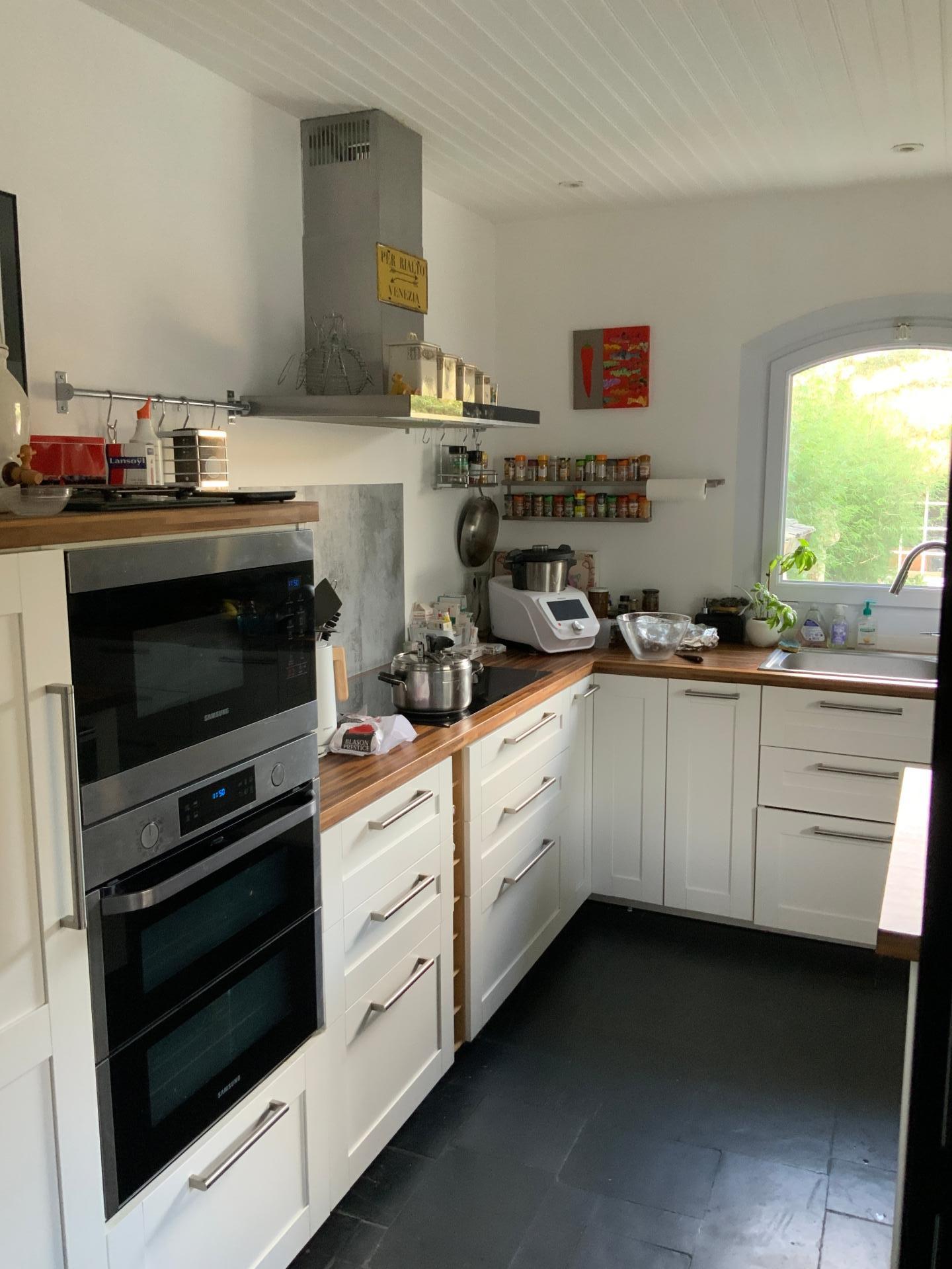 Photo 7 of the listing.