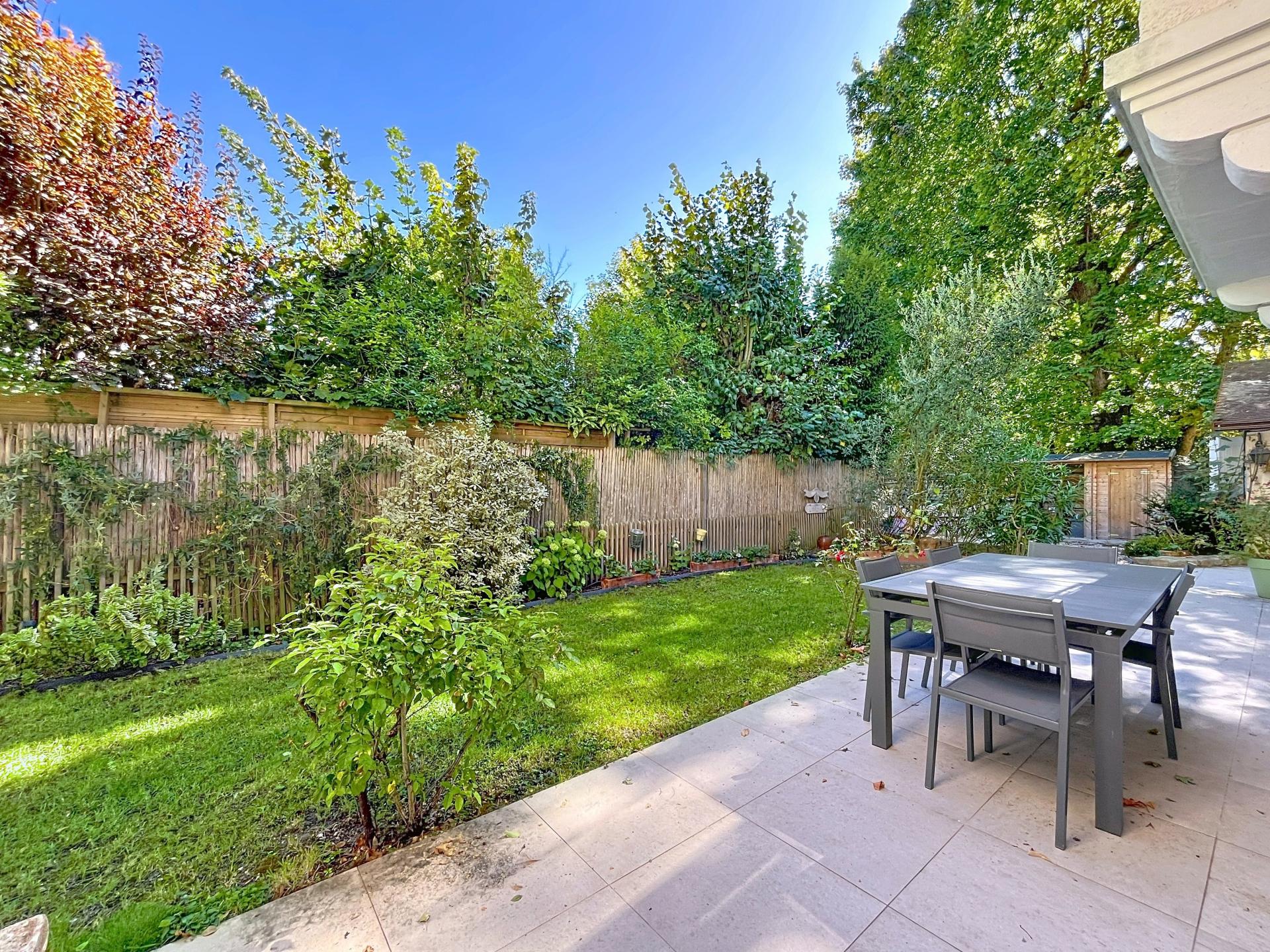 Photo 7 of the listing.