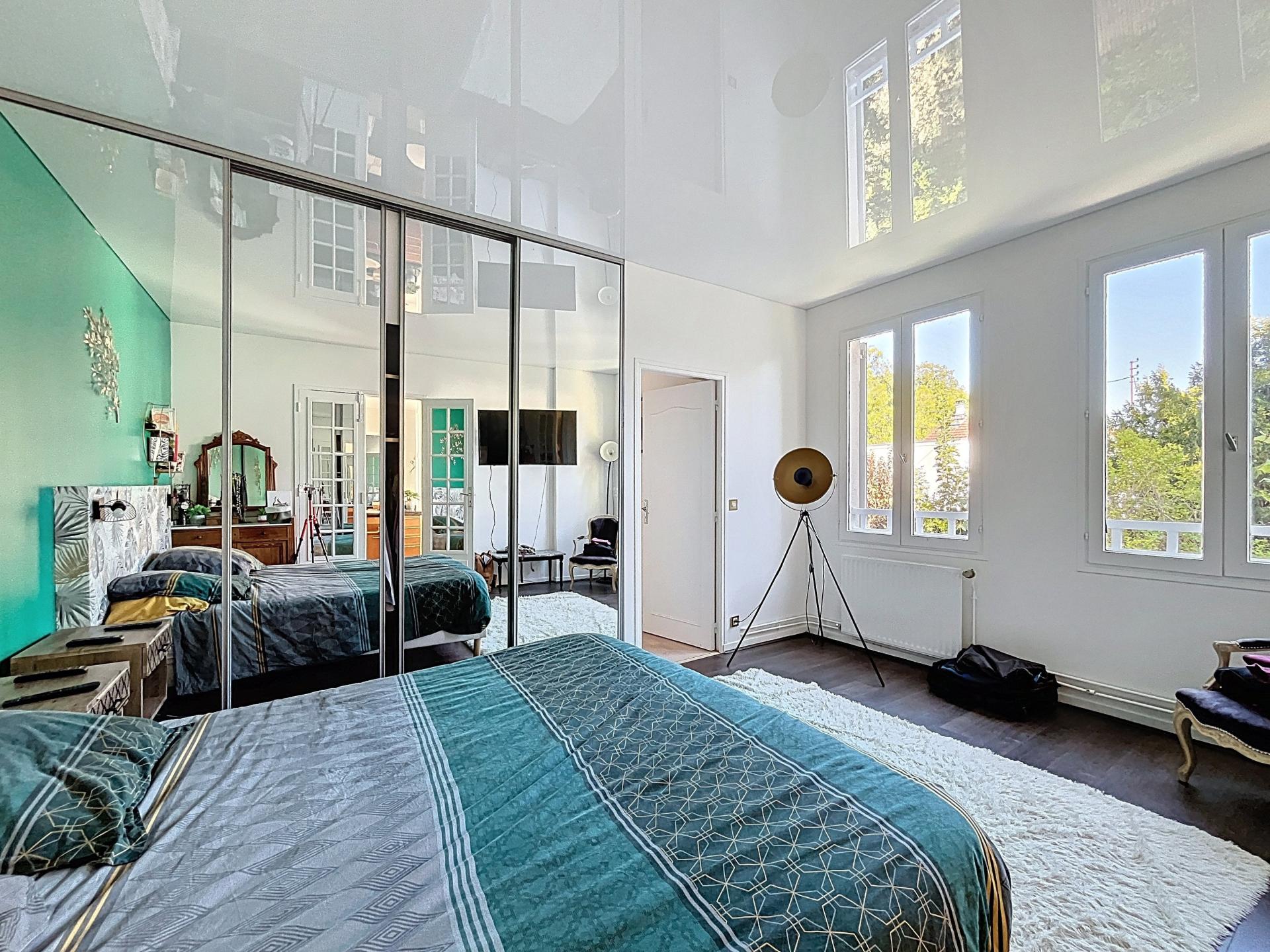 Photo 10 of the listing.