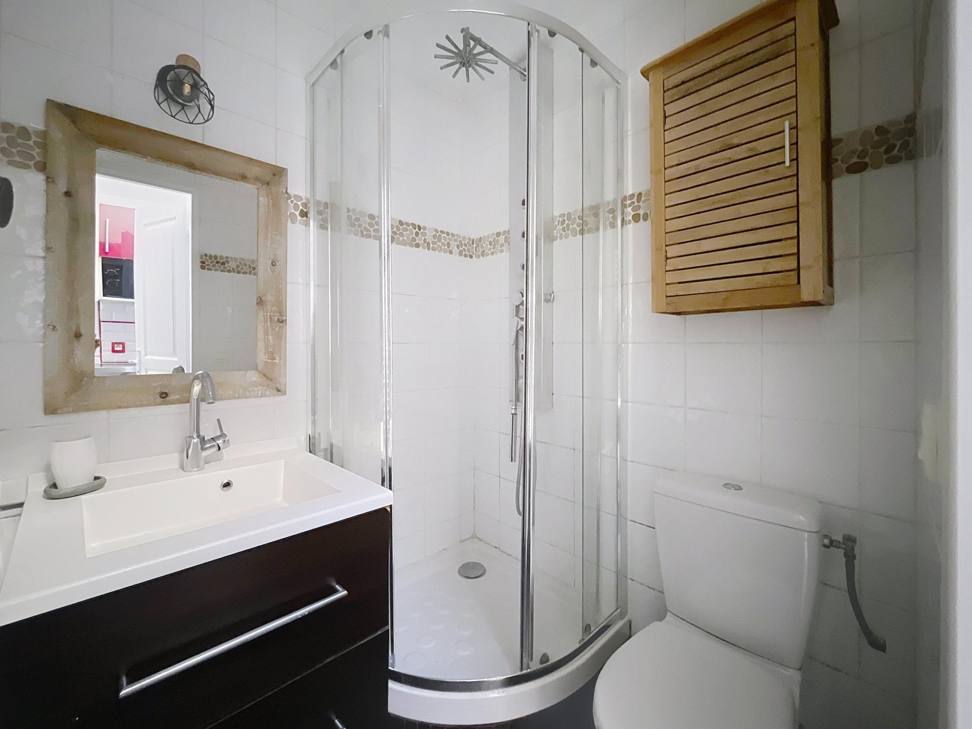 Photo 17 of the listing.