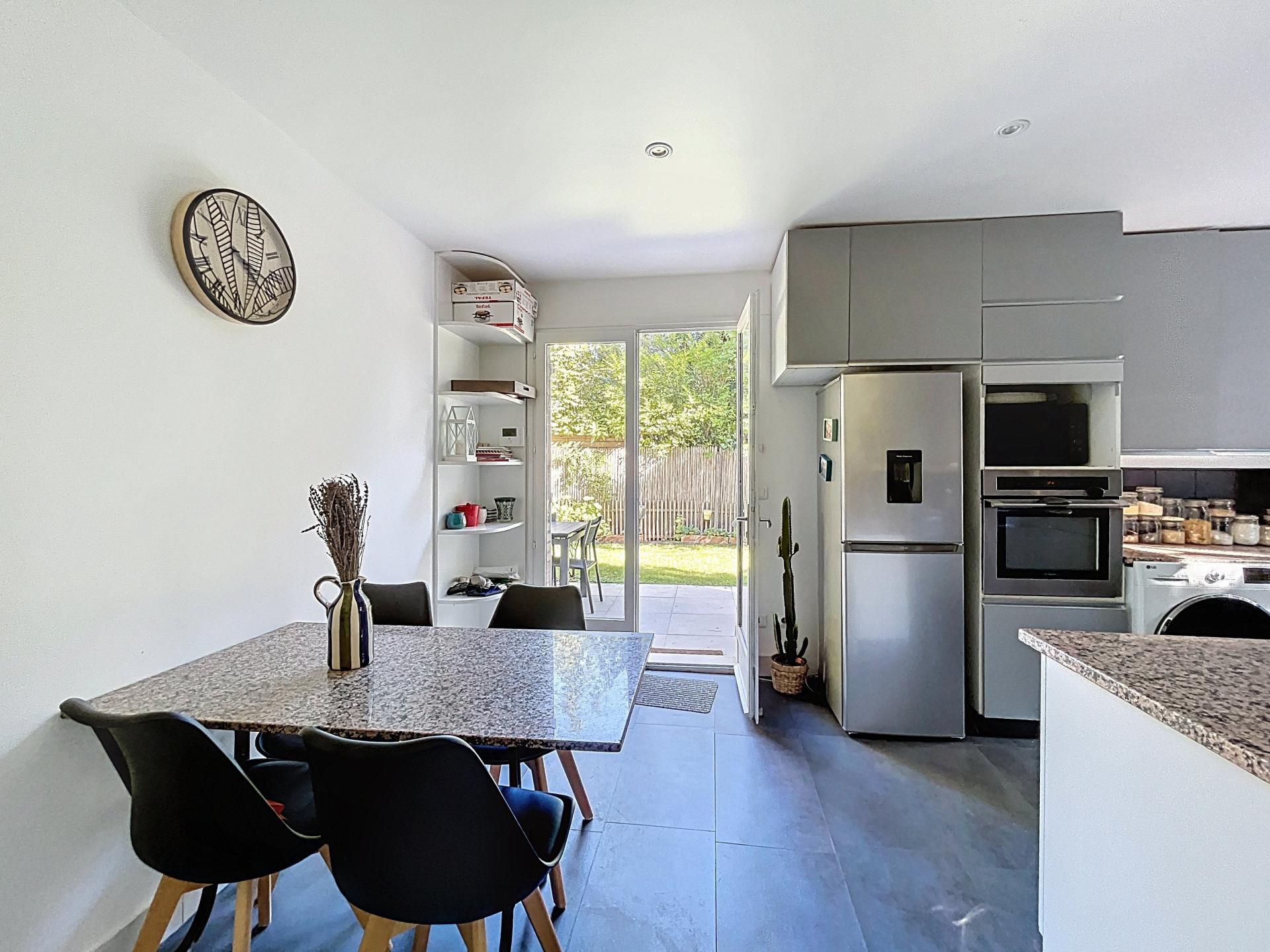 Photo 6 of the listing.