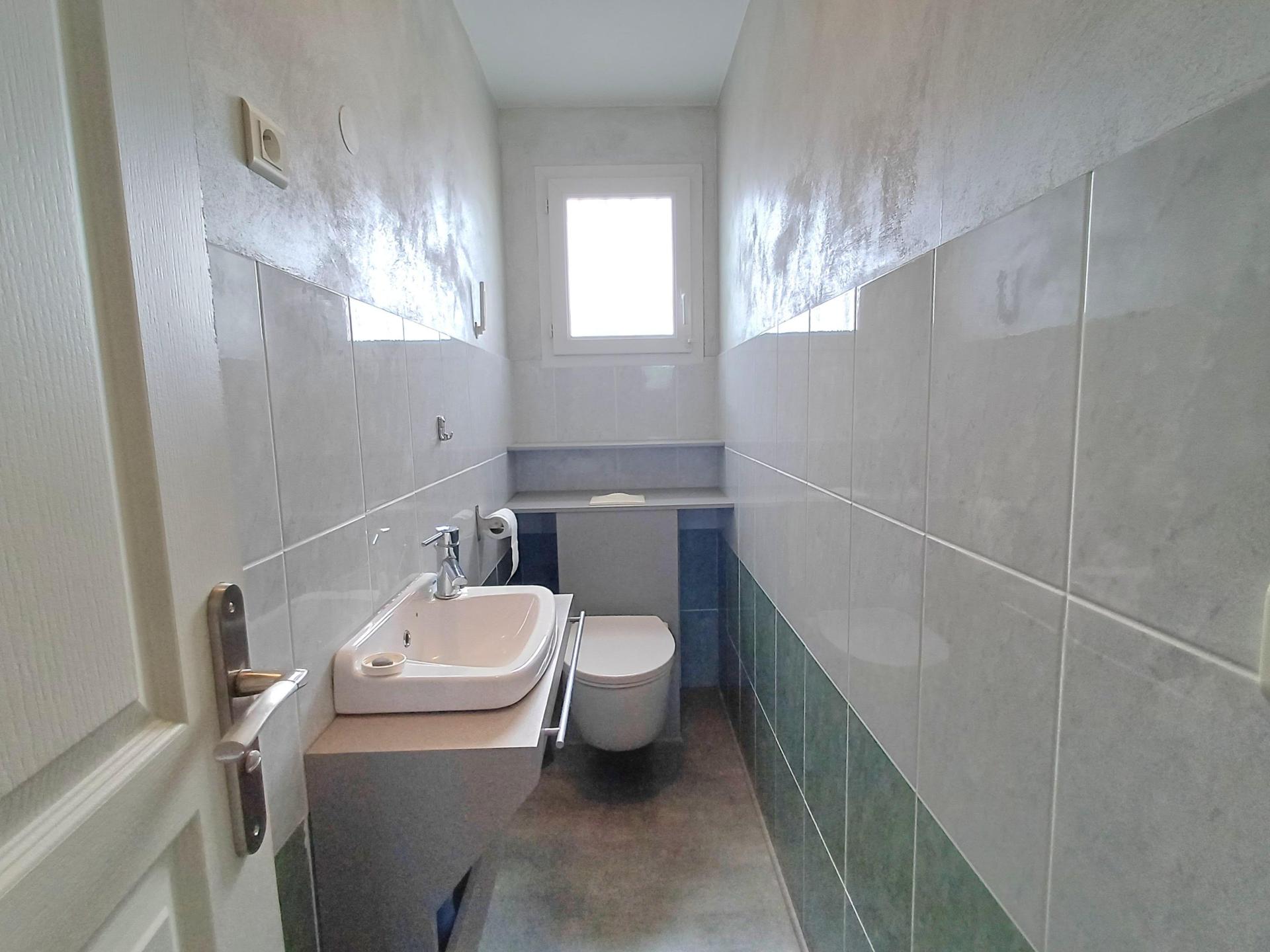 Photo 18 of the listing.