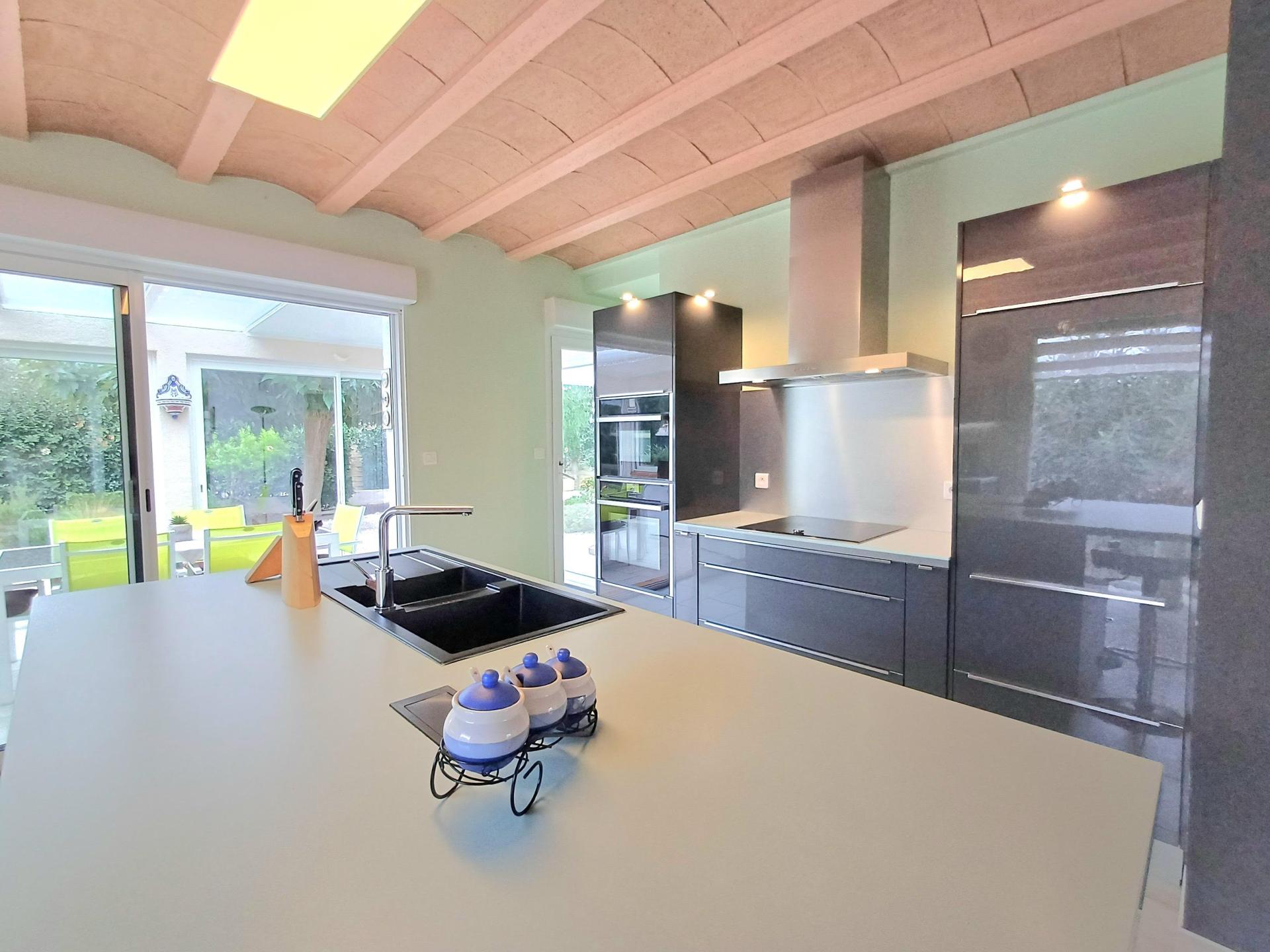 Photo 8 of the listing.