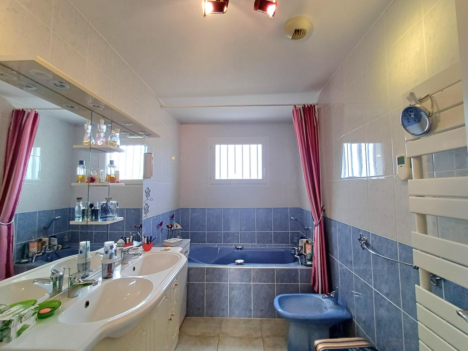 Photo 19 of the listing.