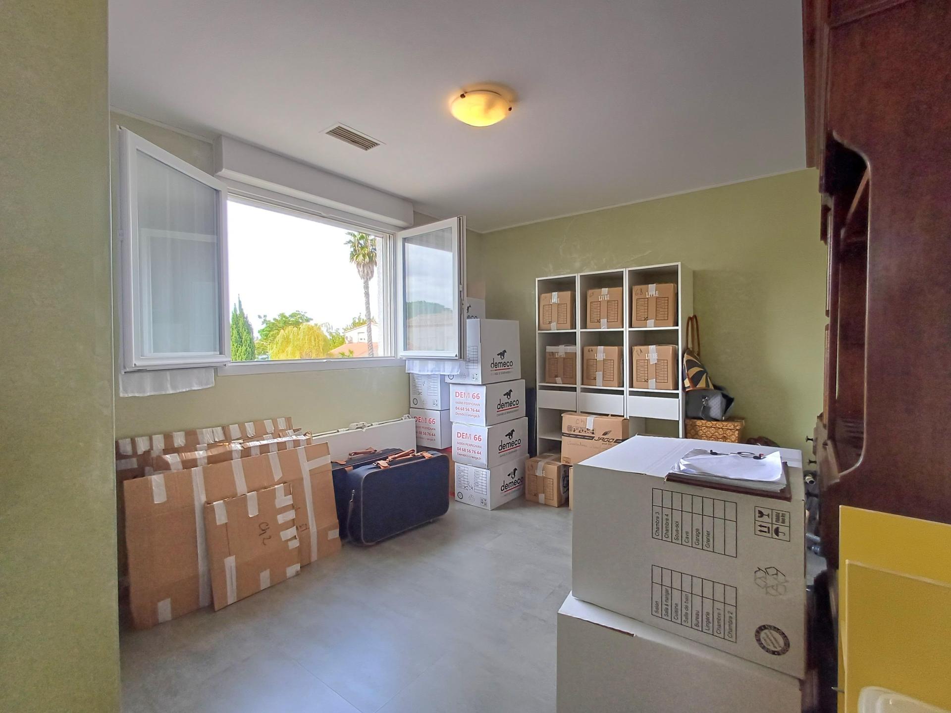 Photo 14 of the listing.