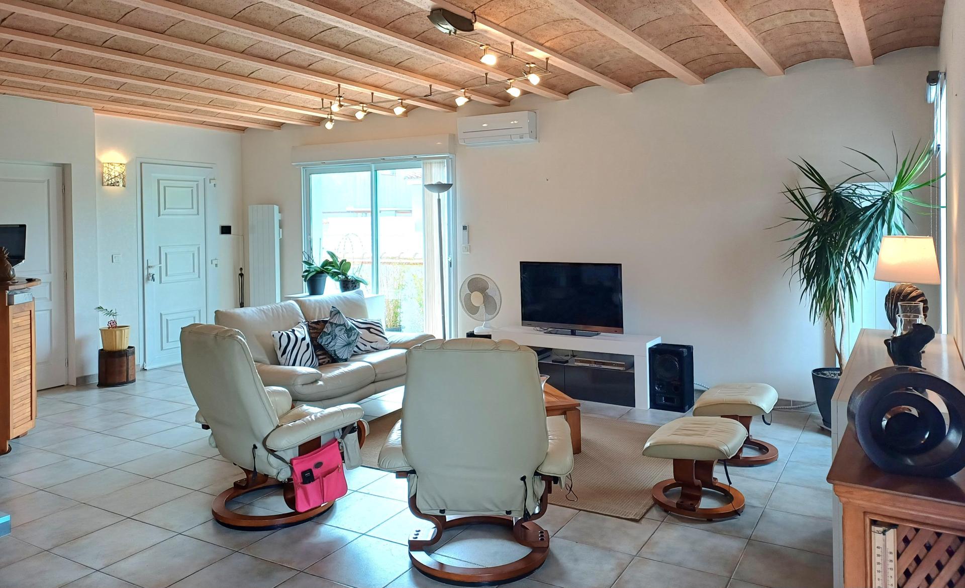 Photo 7 of the listing.