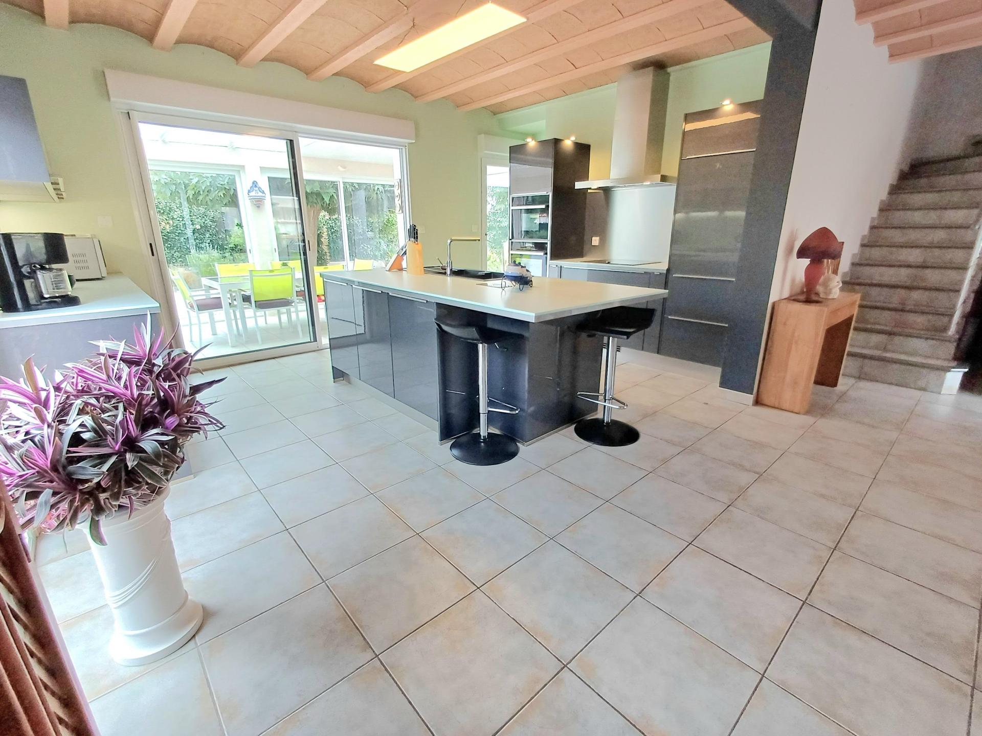 Photo 6 of the listing.