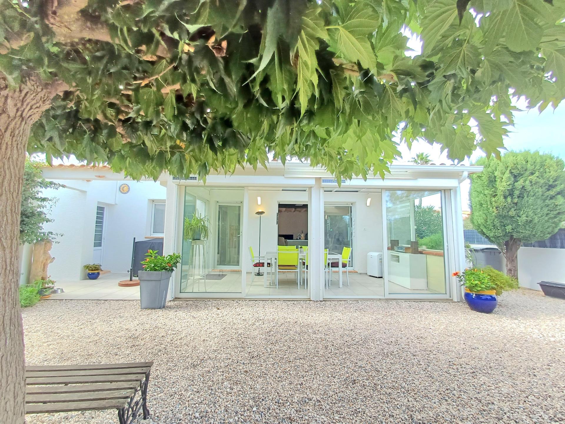 Photo 2 of the listing.