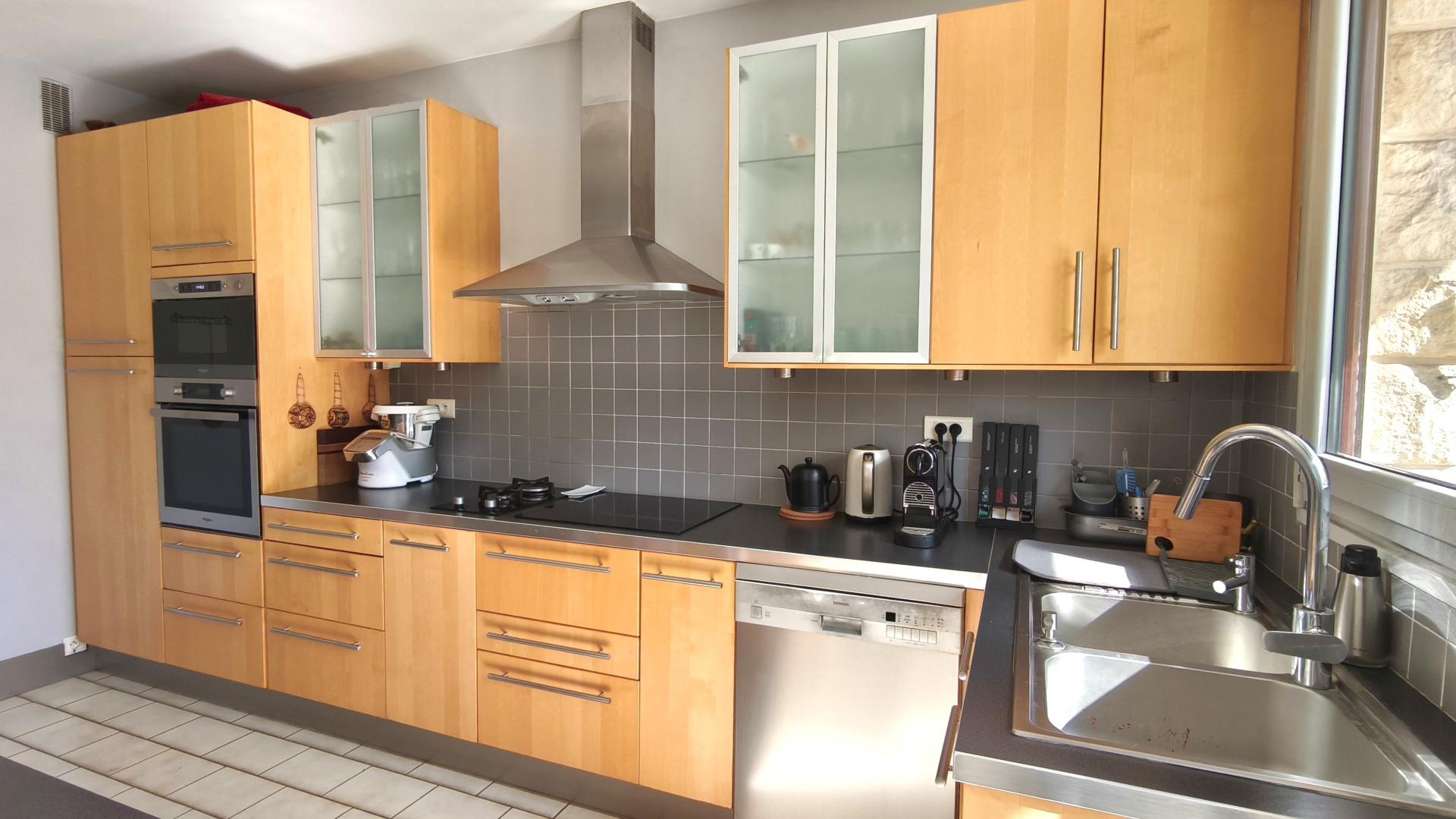 Photo 5 of the listing.