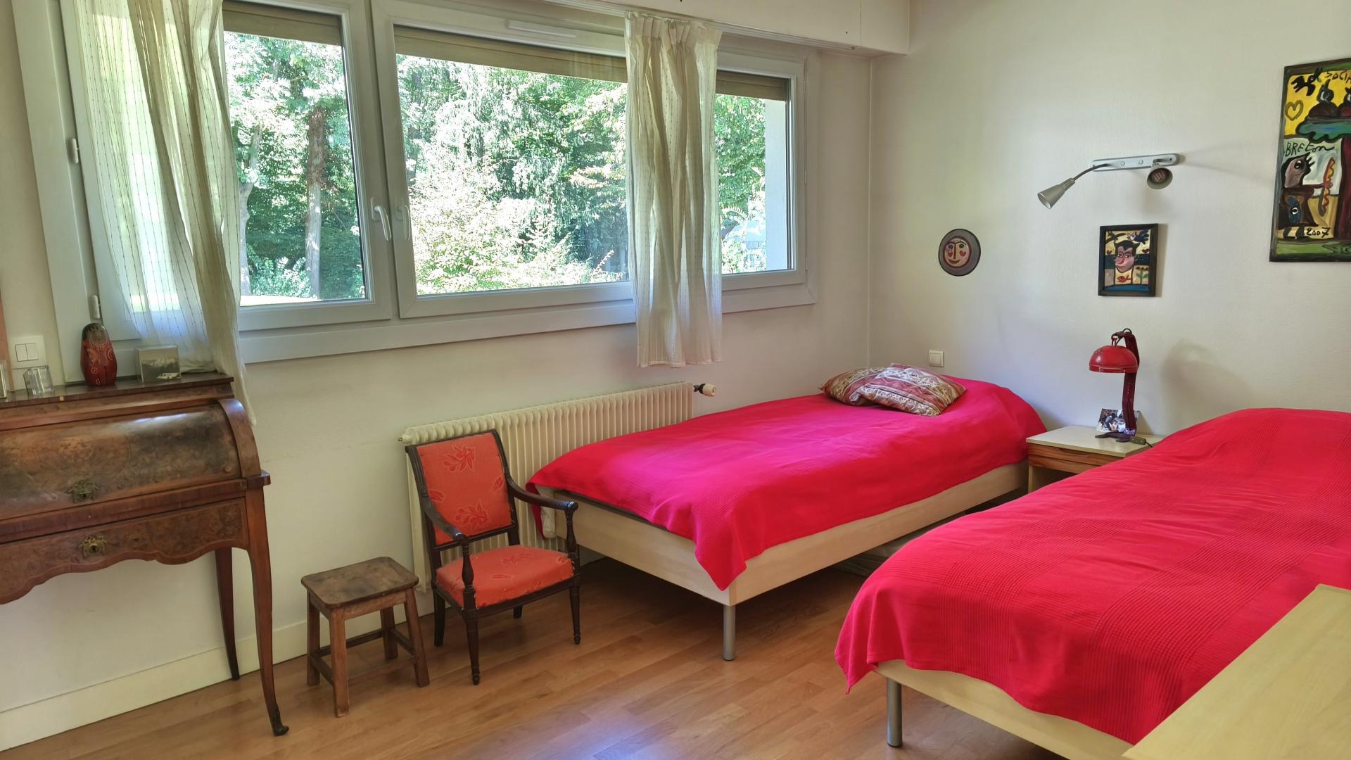 Photo 10 of the listing.