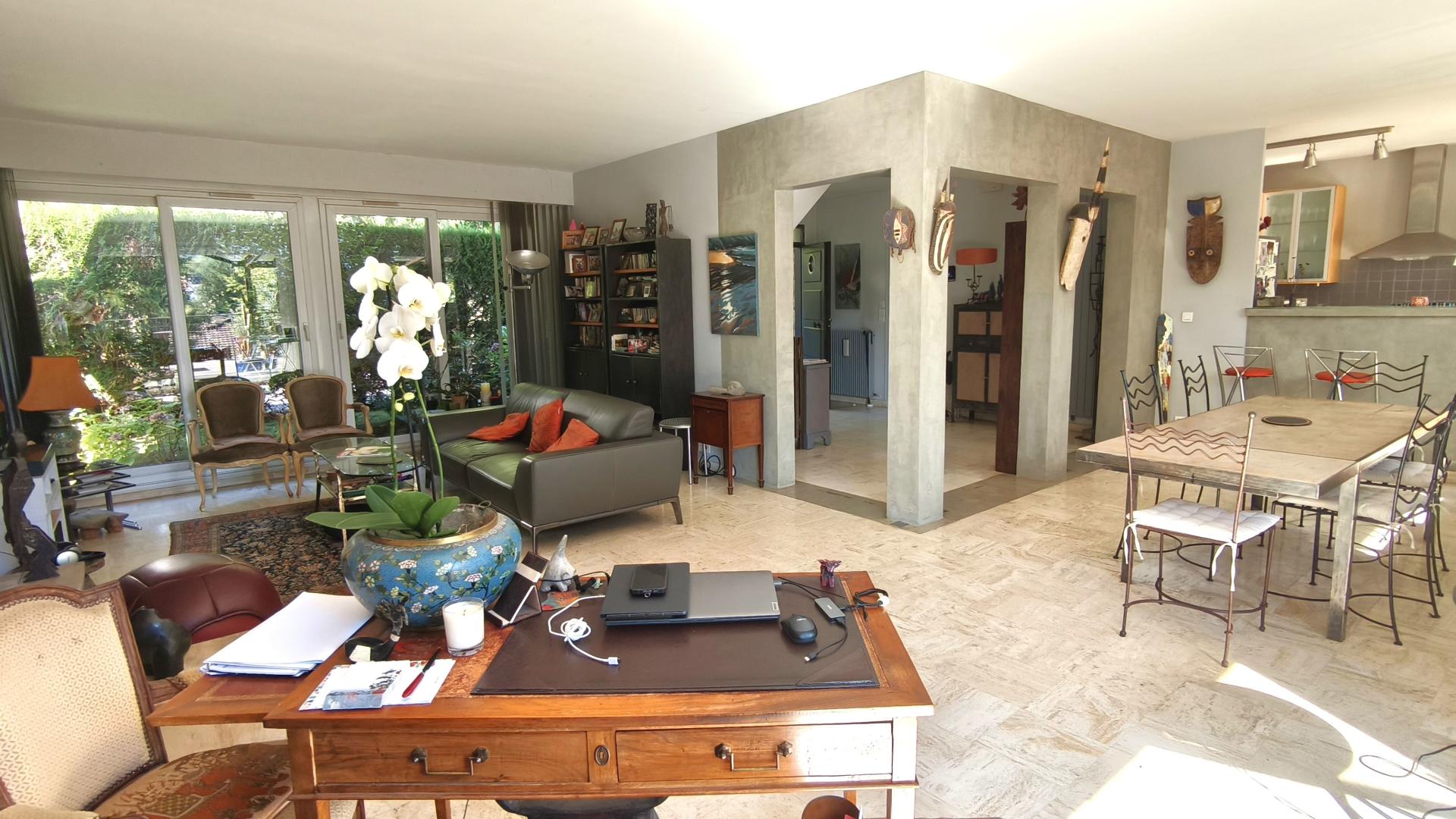 Photo 7 of the listing.