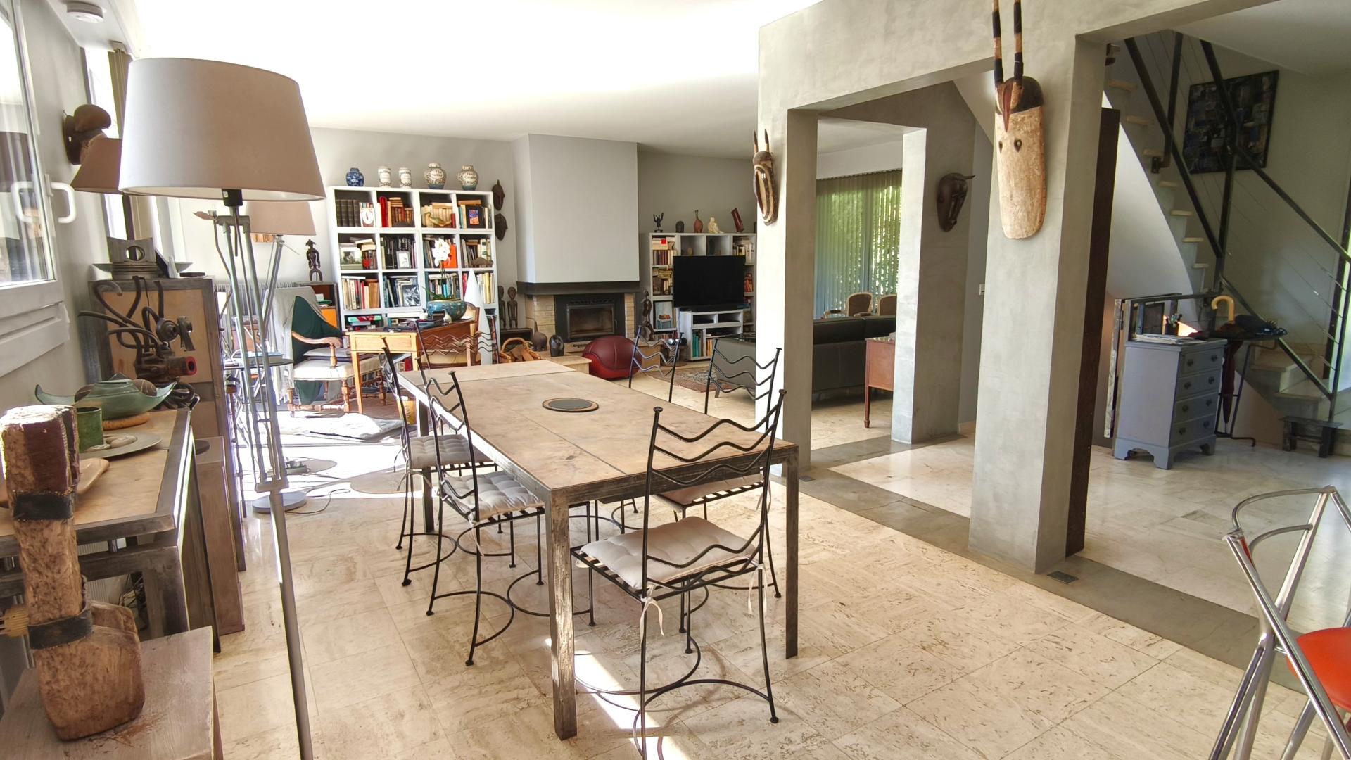 Photo 3 of the listing.