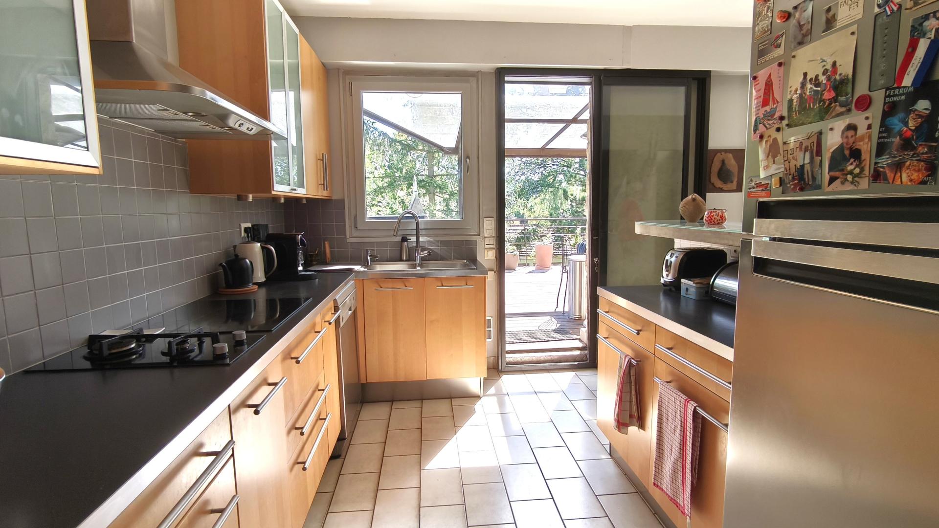 Photo 6 of the listing.