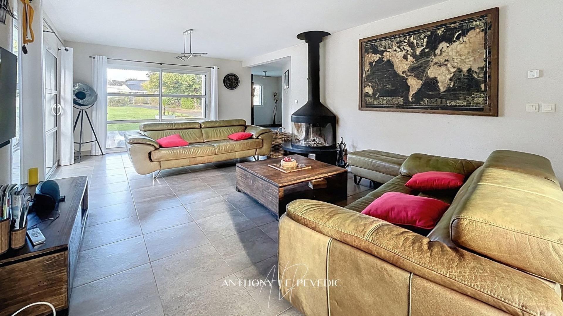 Photo 5 of the listing.