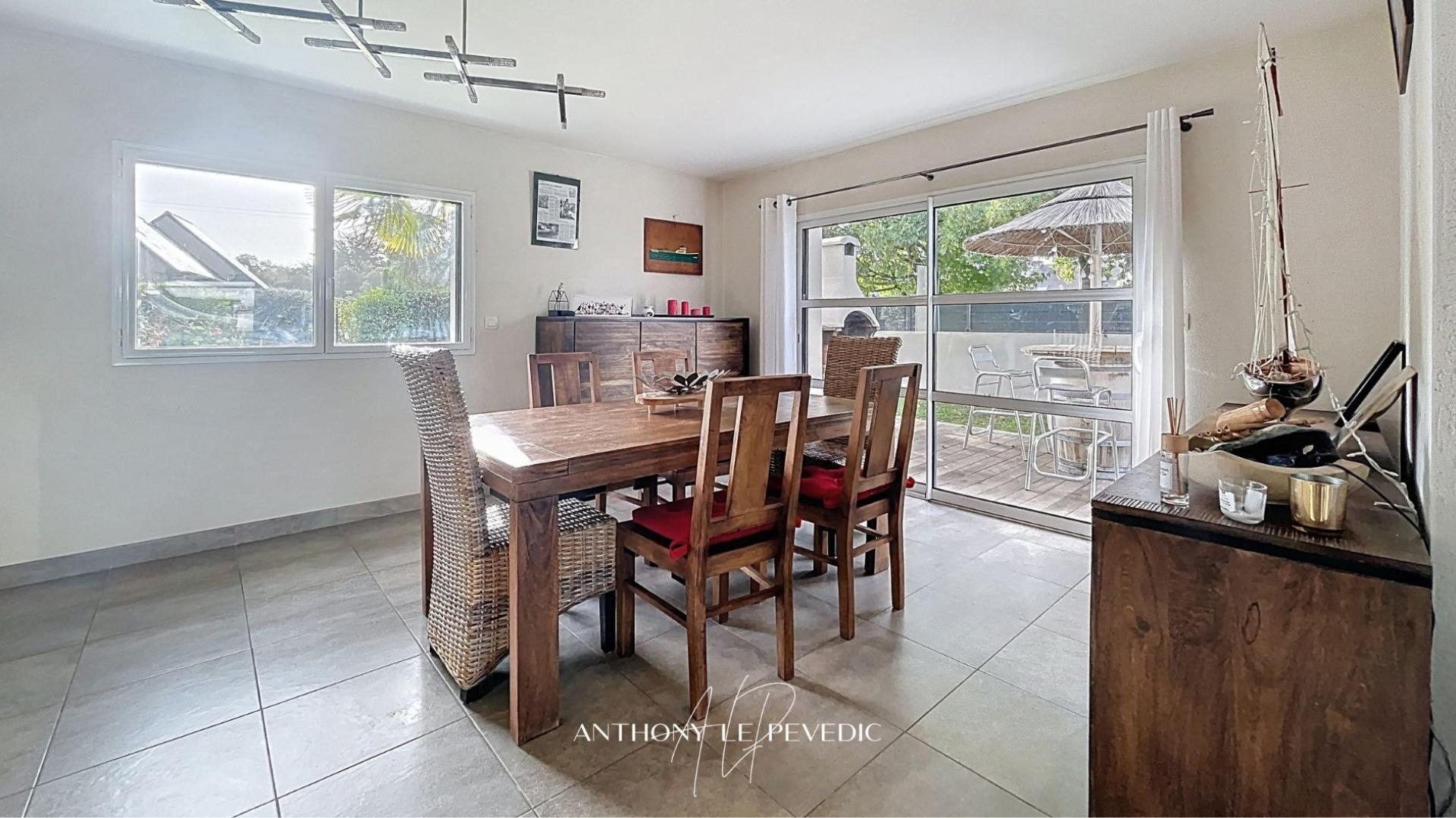 Photo 4 of the listing.