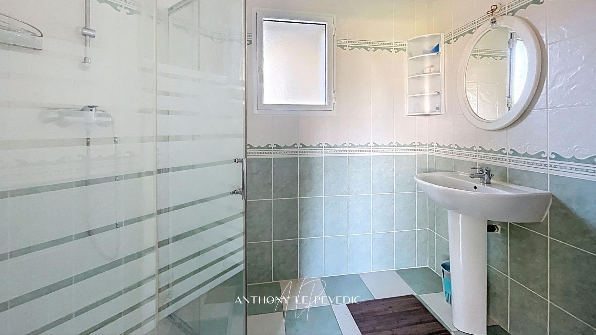 Photo 10 of the listing.