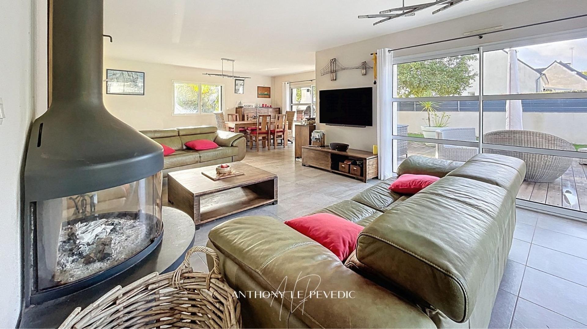 Photo 7 of the listing.