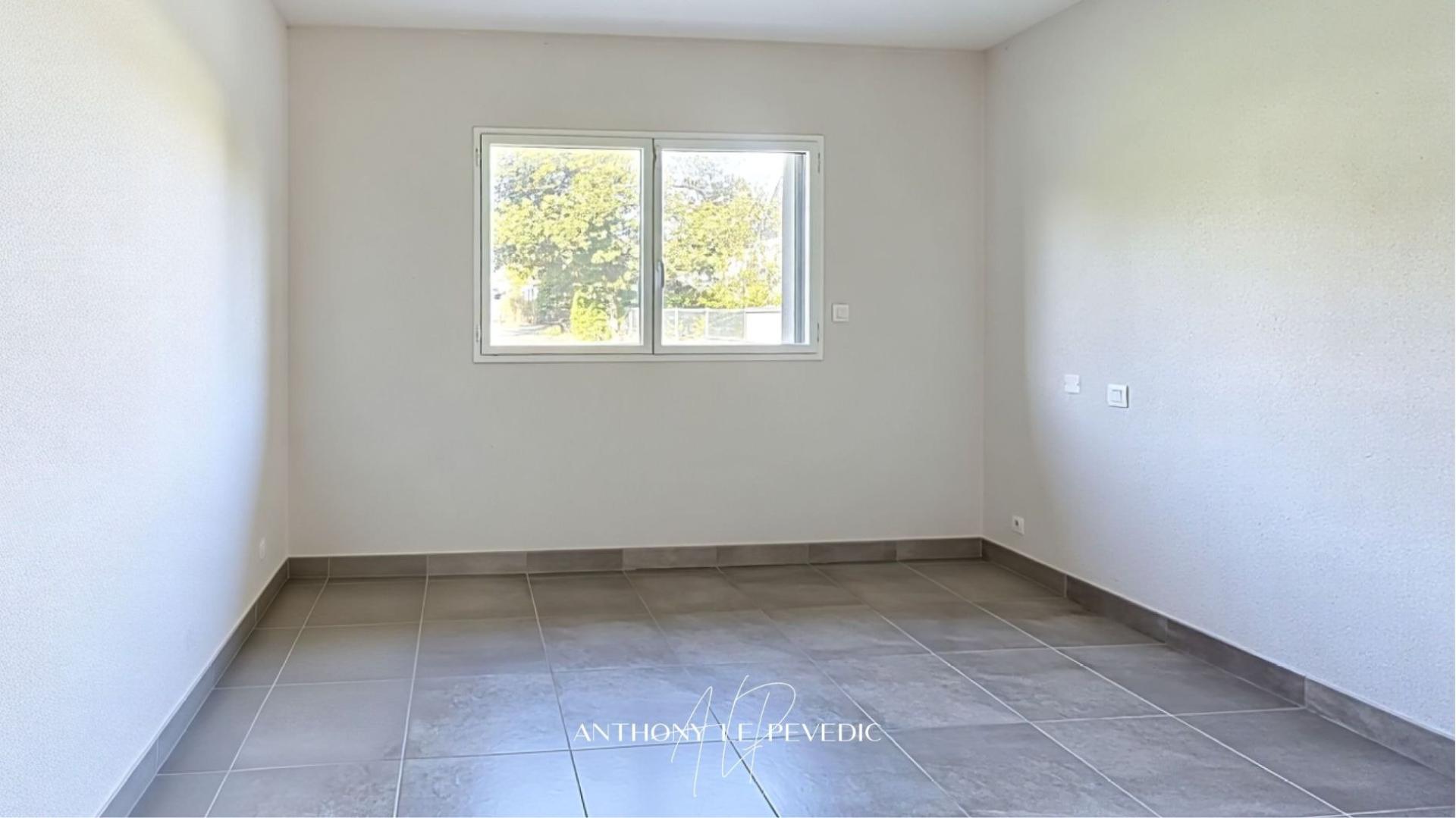 Photo 9 of the listing.