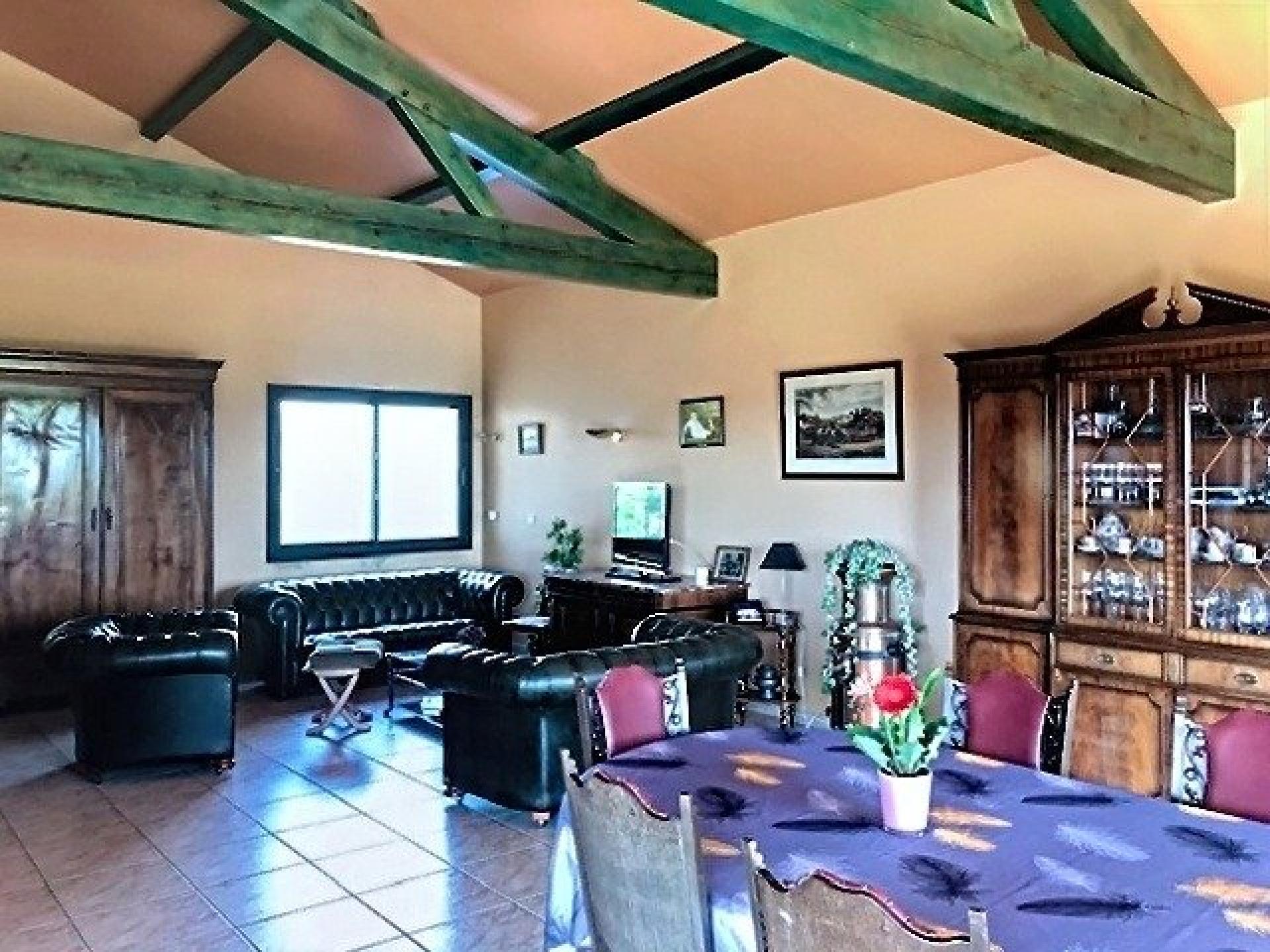 Photo 3 of the listing.