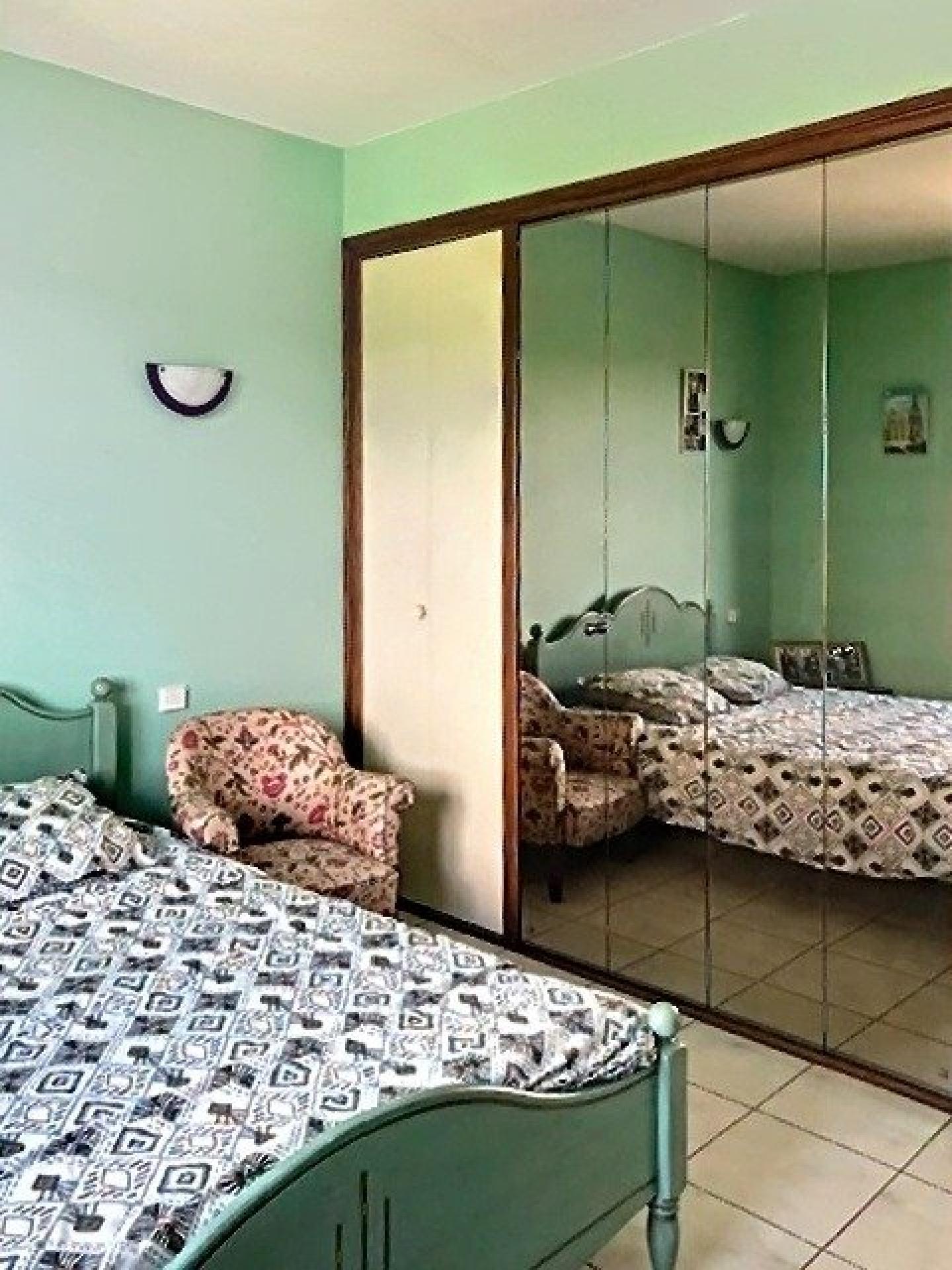 Photo 8 of the listing.