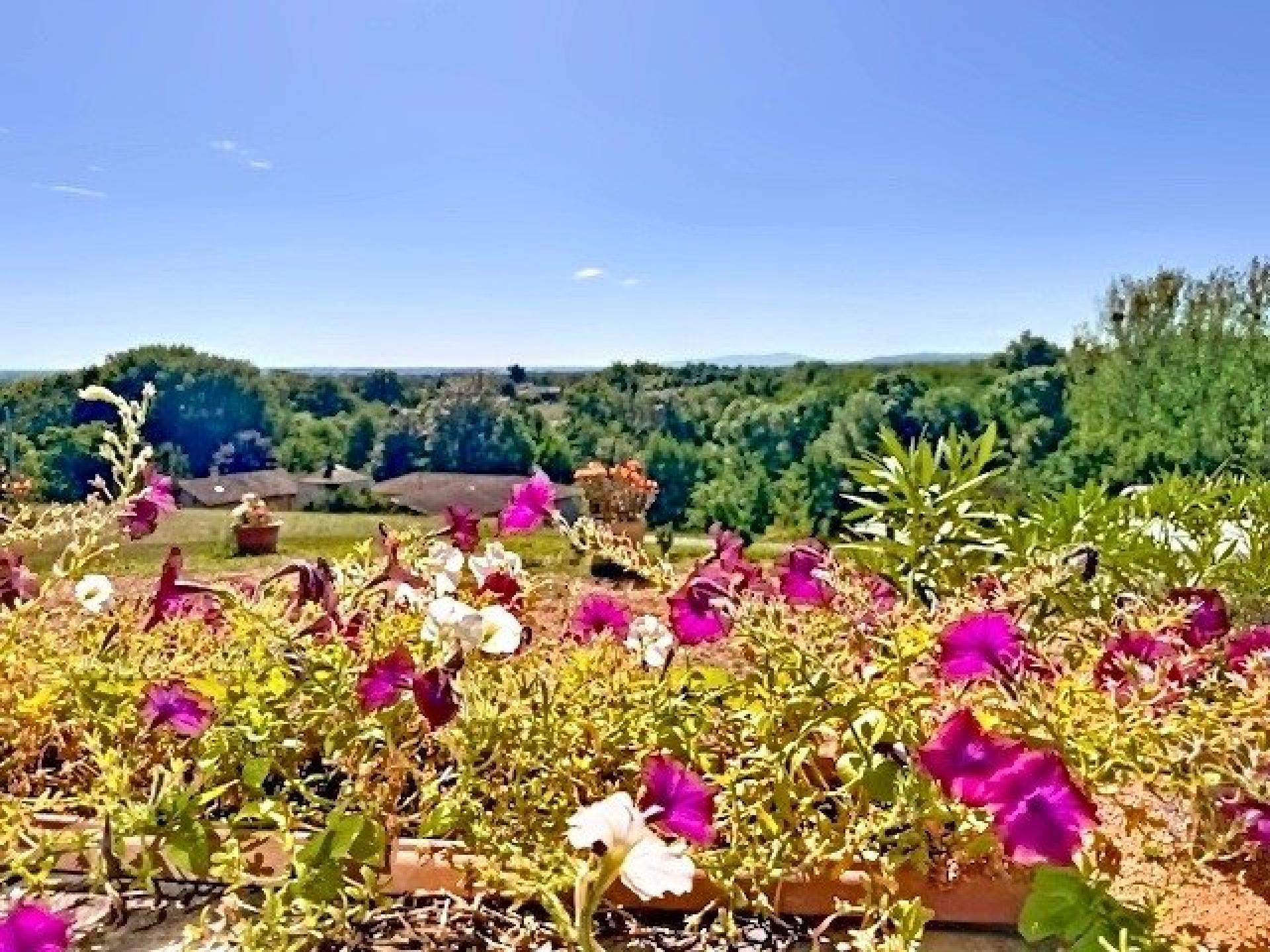 Photo 2 of the listing.