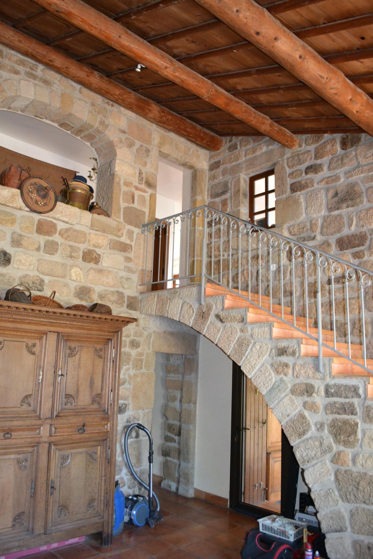 Photo 5 of the listing.