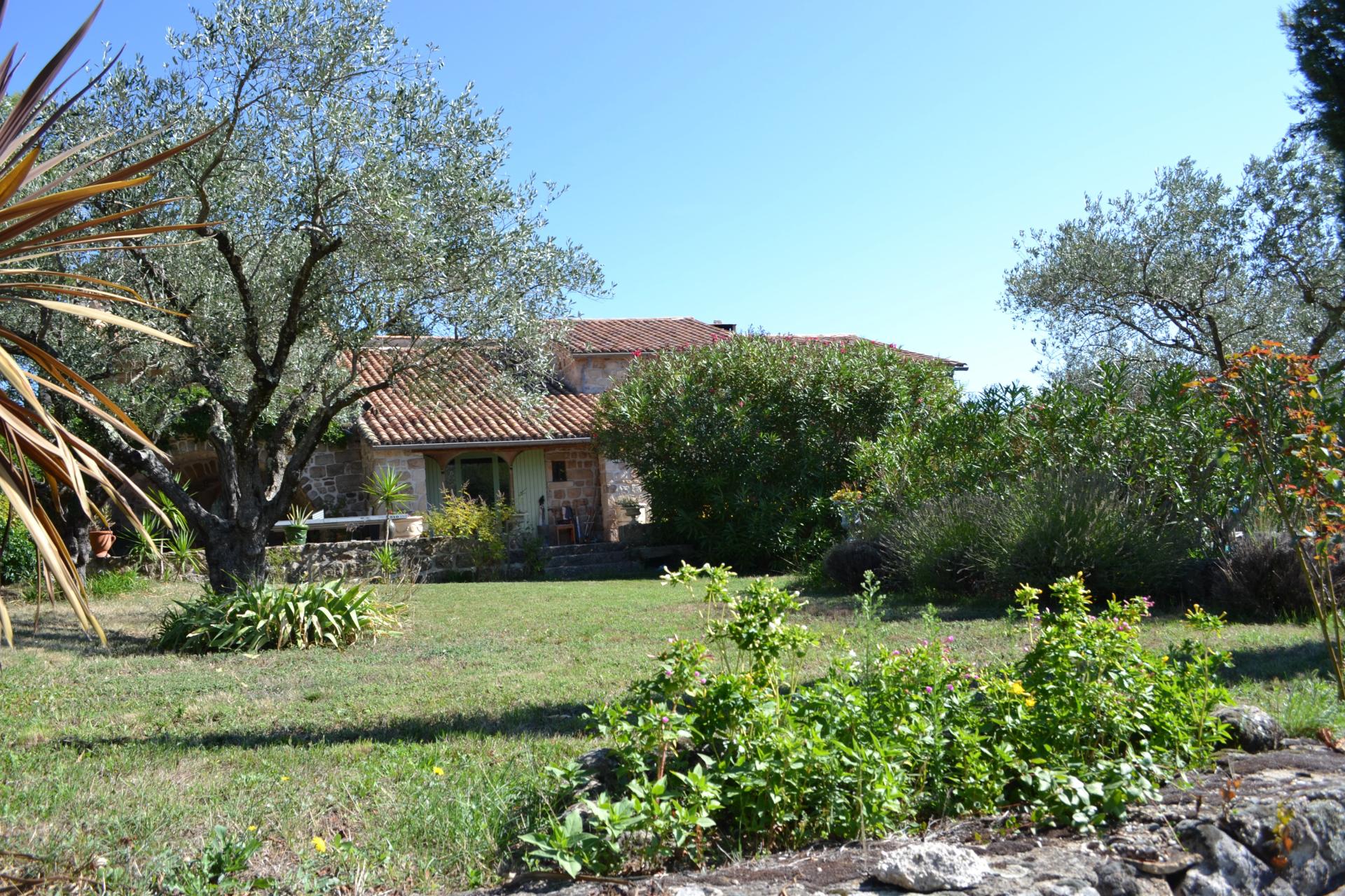 Photo 3 of the listing.