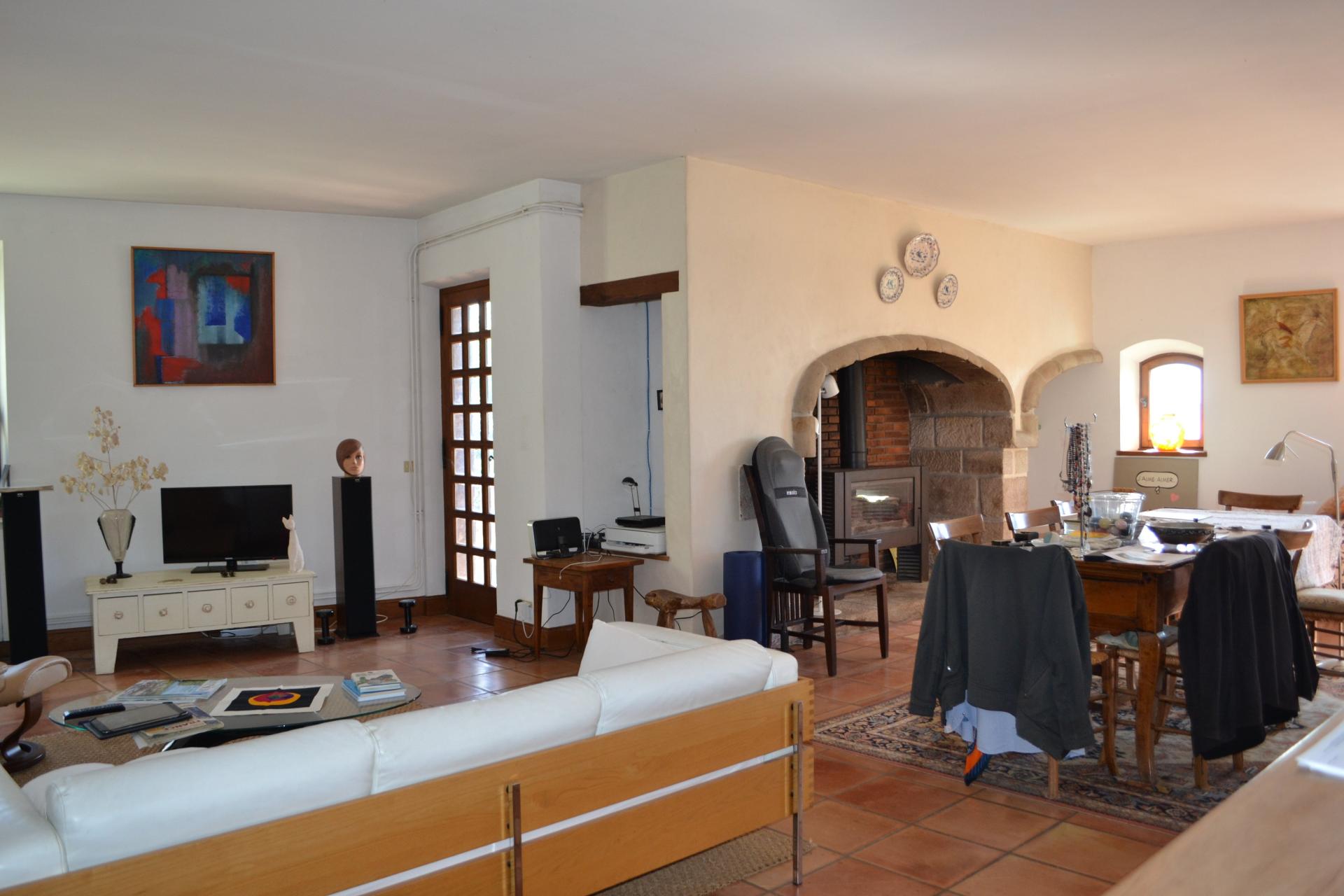 Photo 6 of the listing.