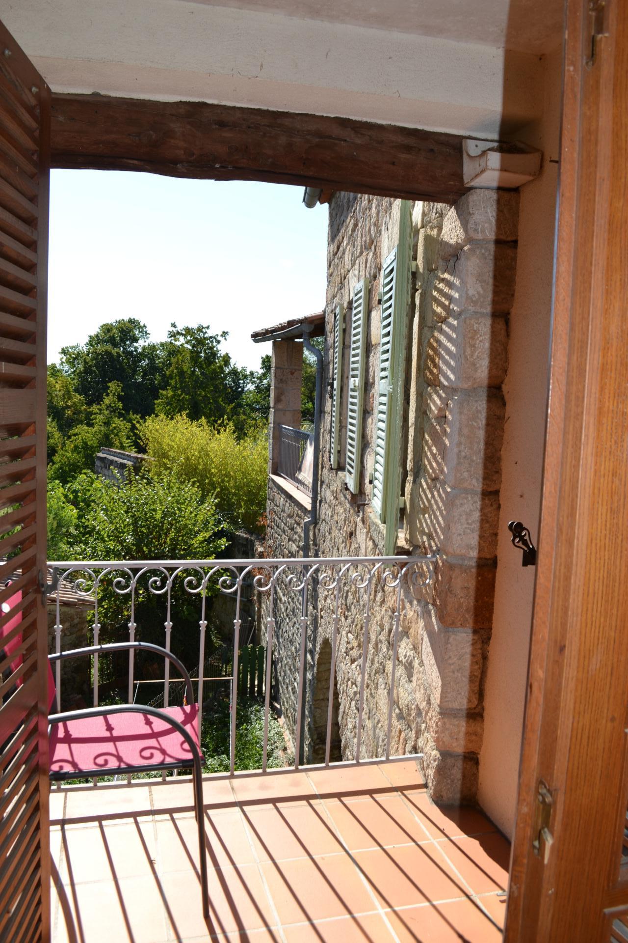 Photo 8 of the listing.