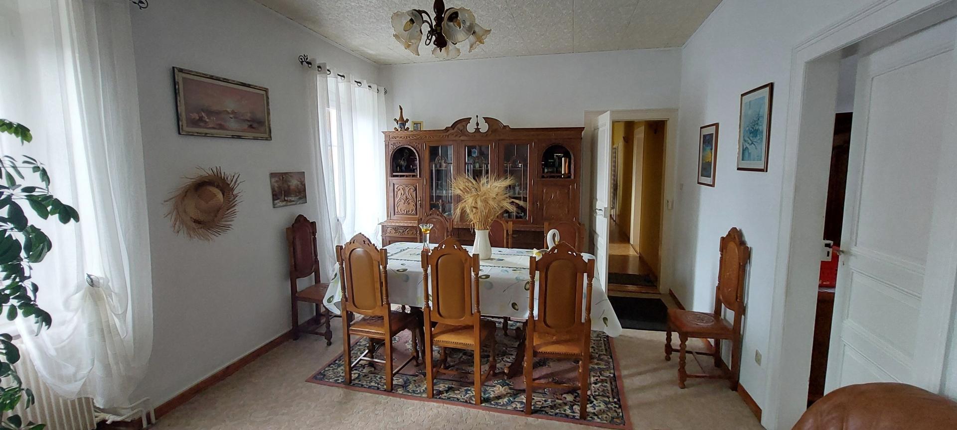 Photo 7 of the listing.