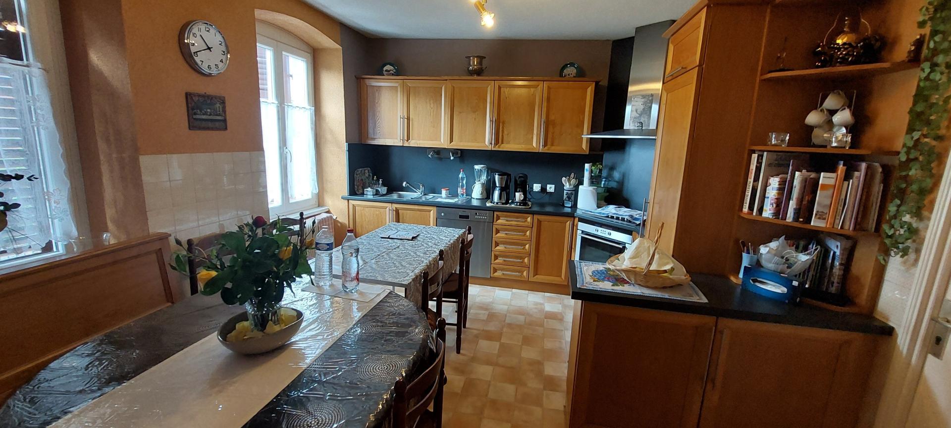 Photo 5 of the listing.