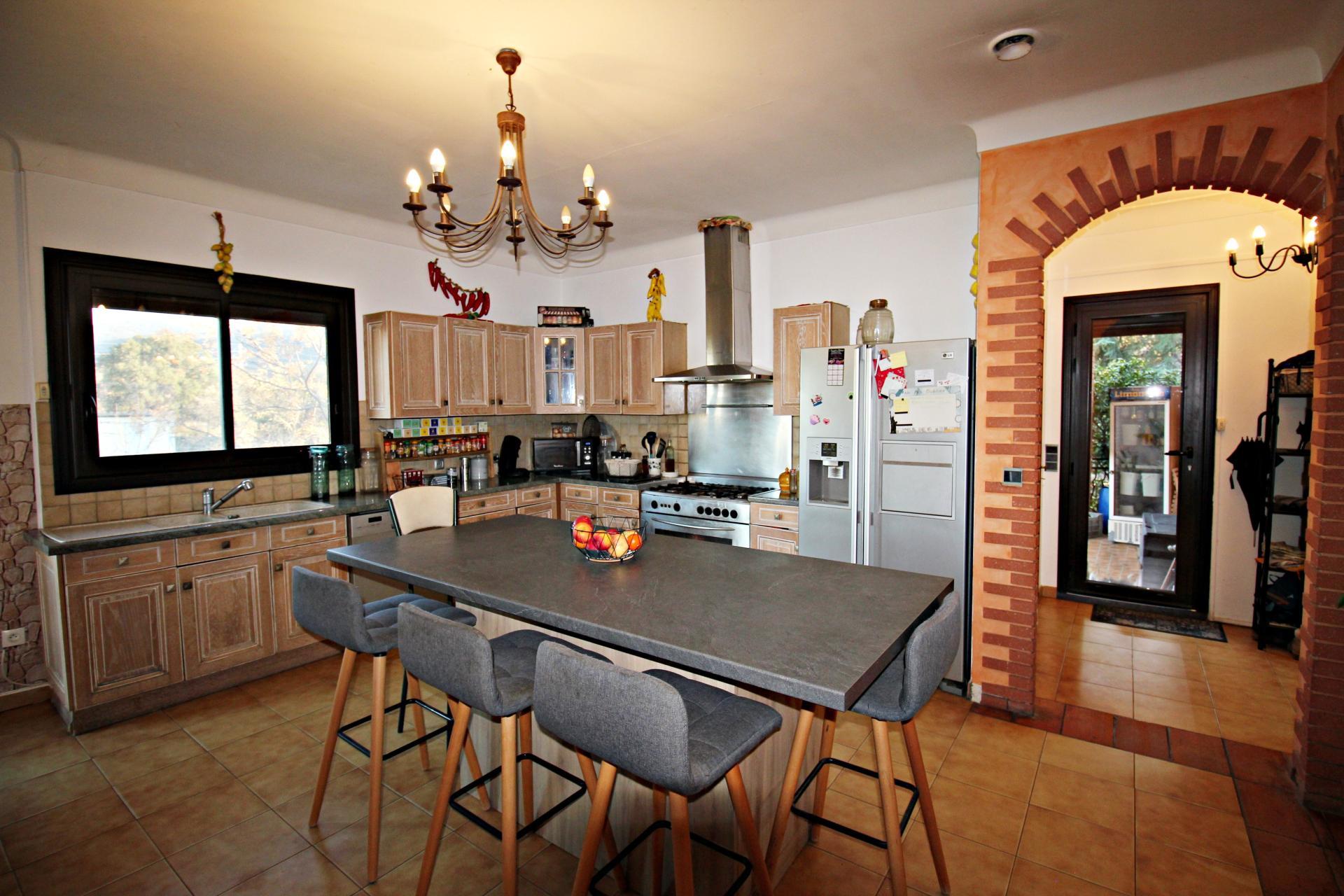 Photo 4 of the listing.