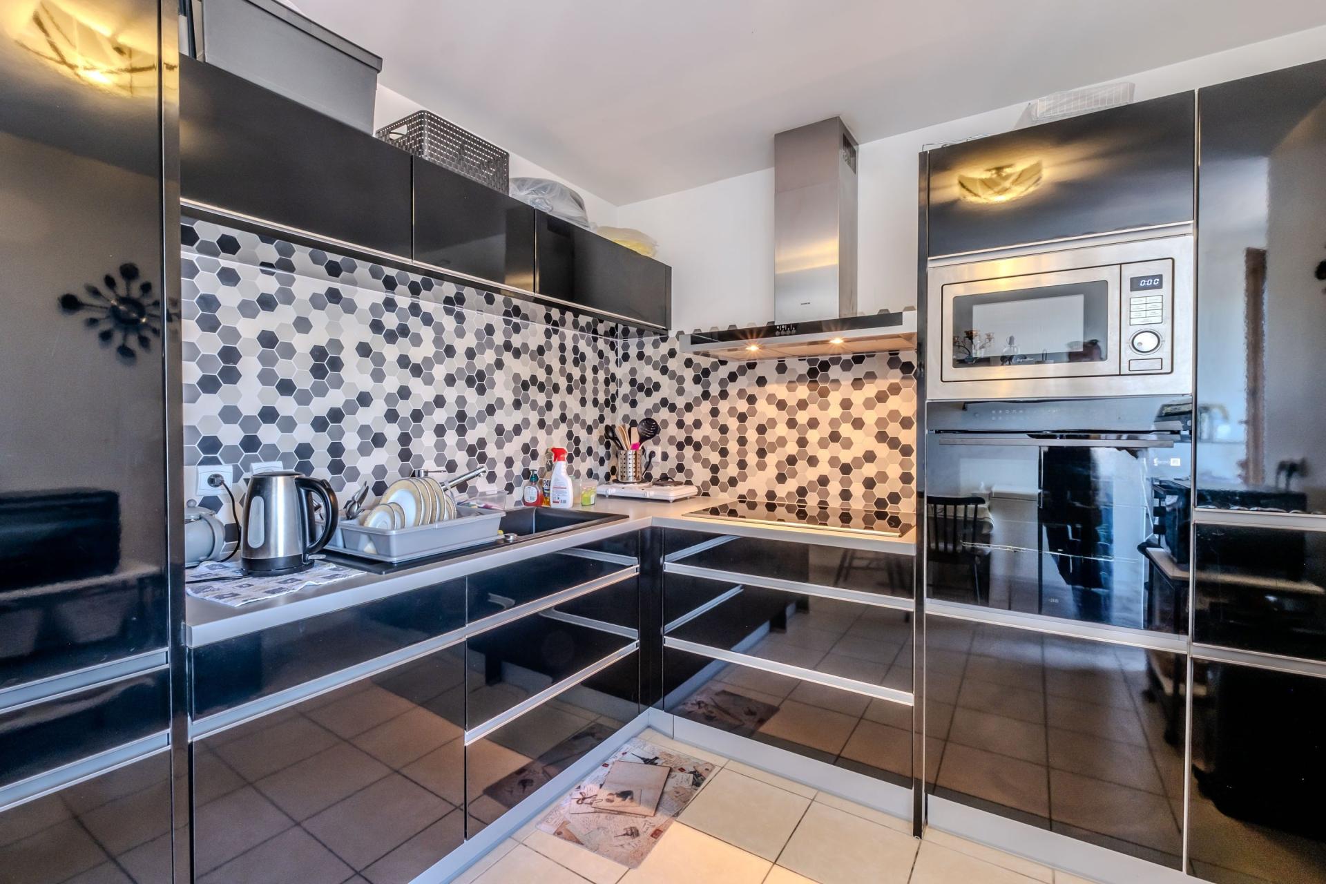 Photo 8 of the listing.