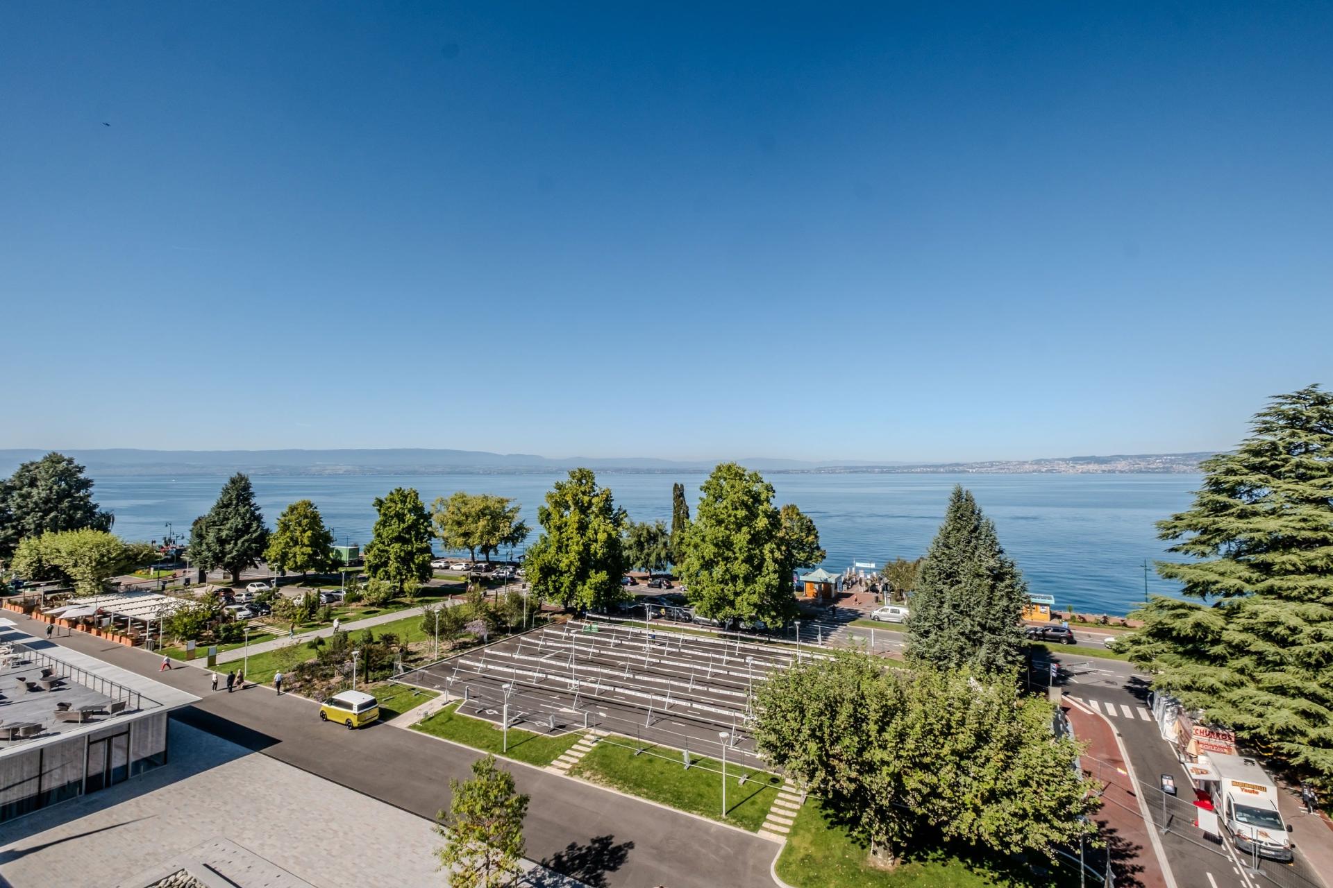 Photo 5 of the listing.