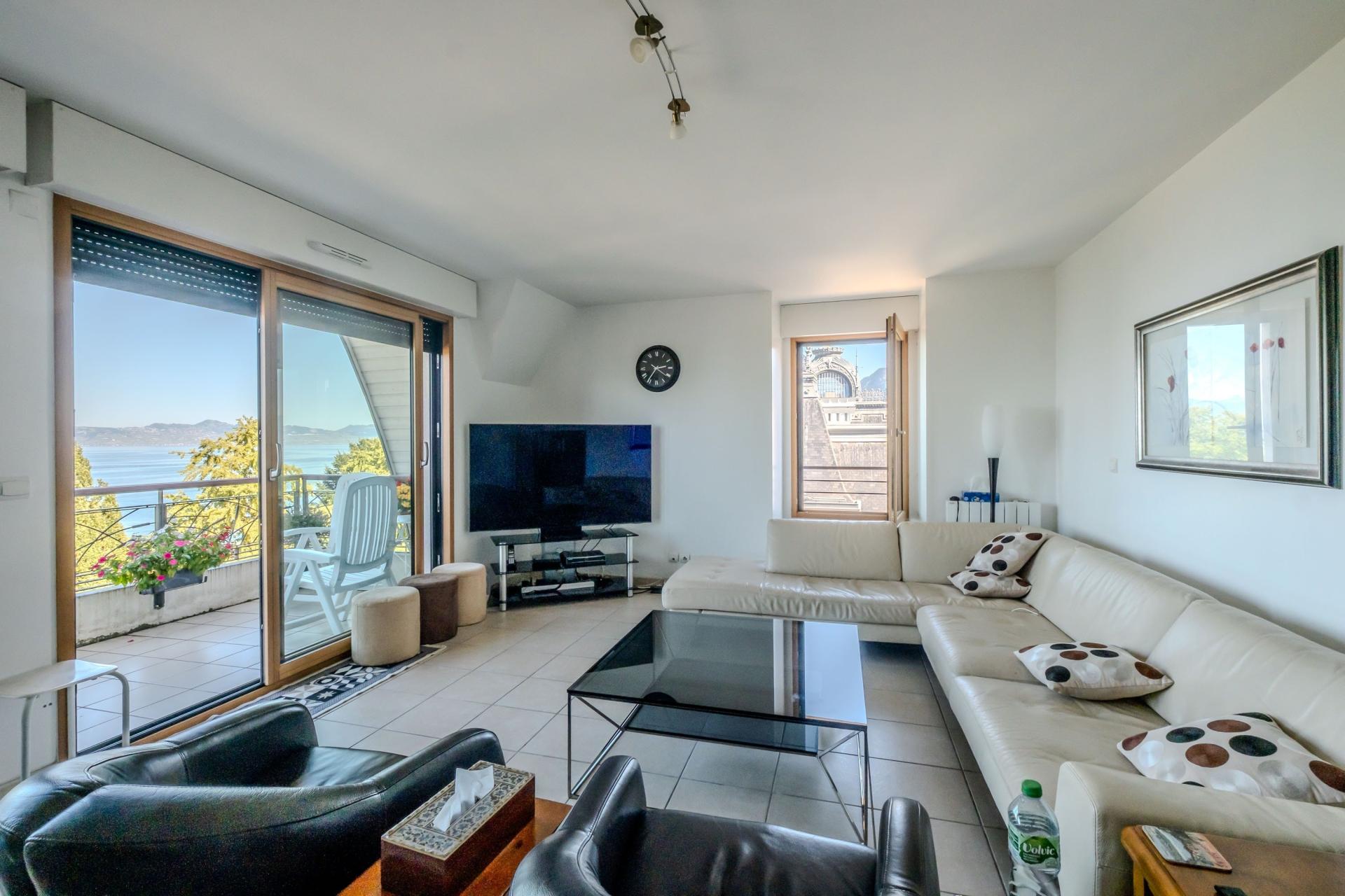 Photo 6 of the listing.