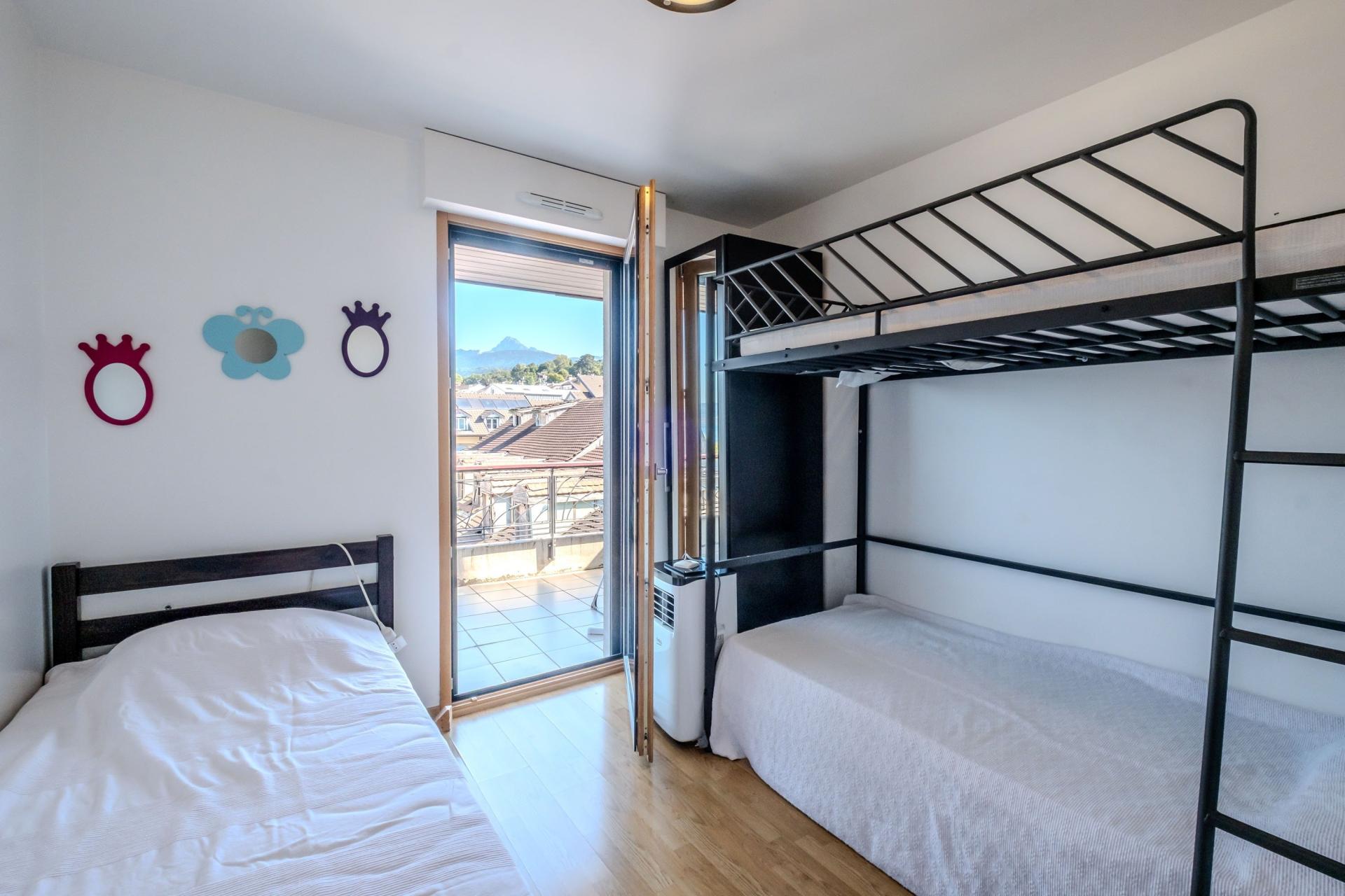 Photo 11 of the listing.